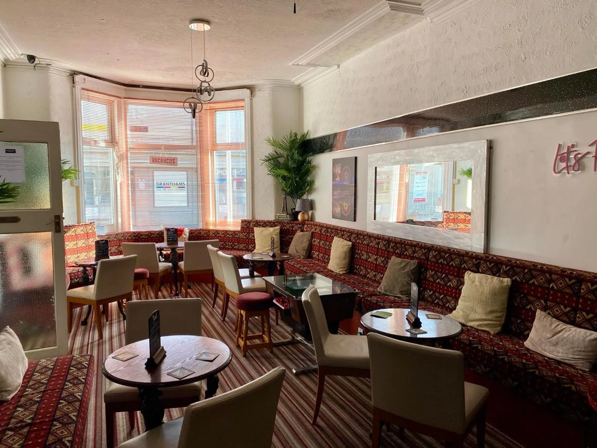 Lounge or bar in Bromptons