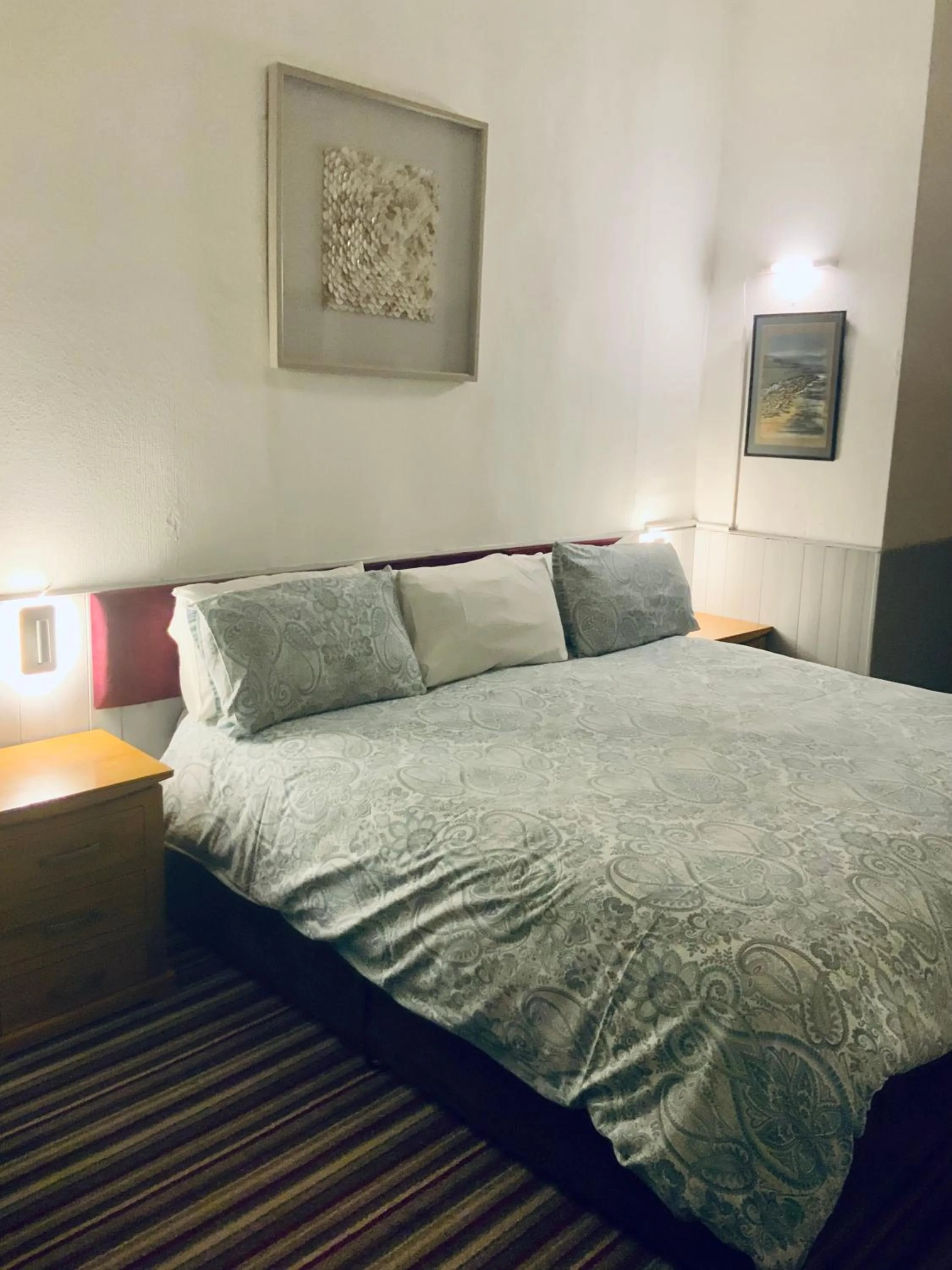 Bedroom, Bed in Bromptons