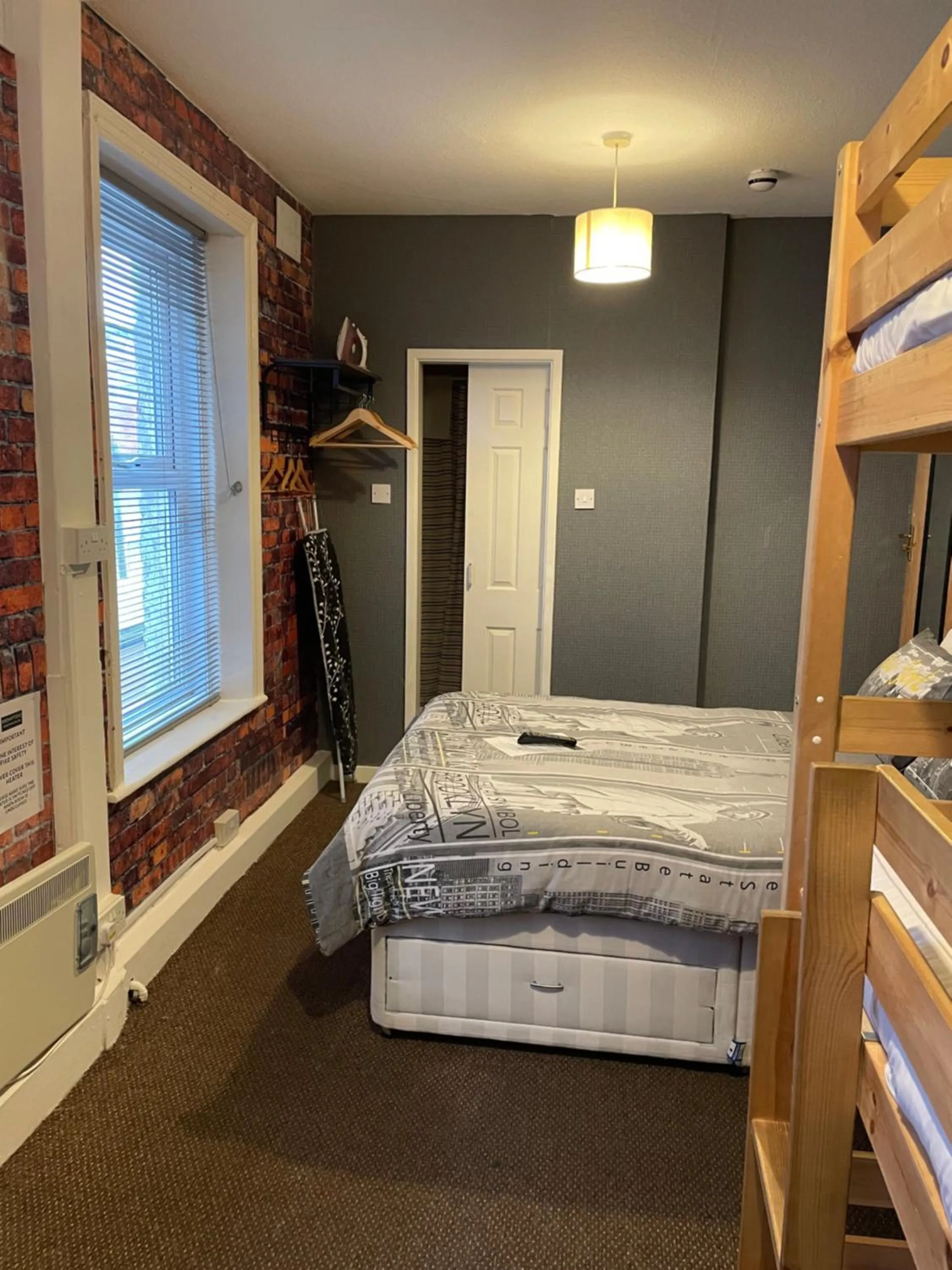 Bedroom, Bed in Bromptons