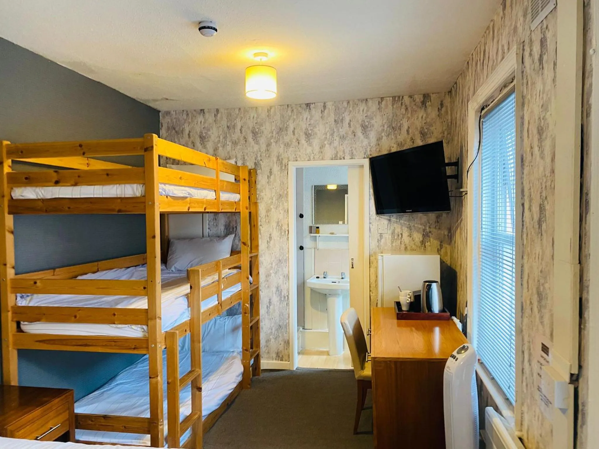 bunk bed, Bed in Bromptons