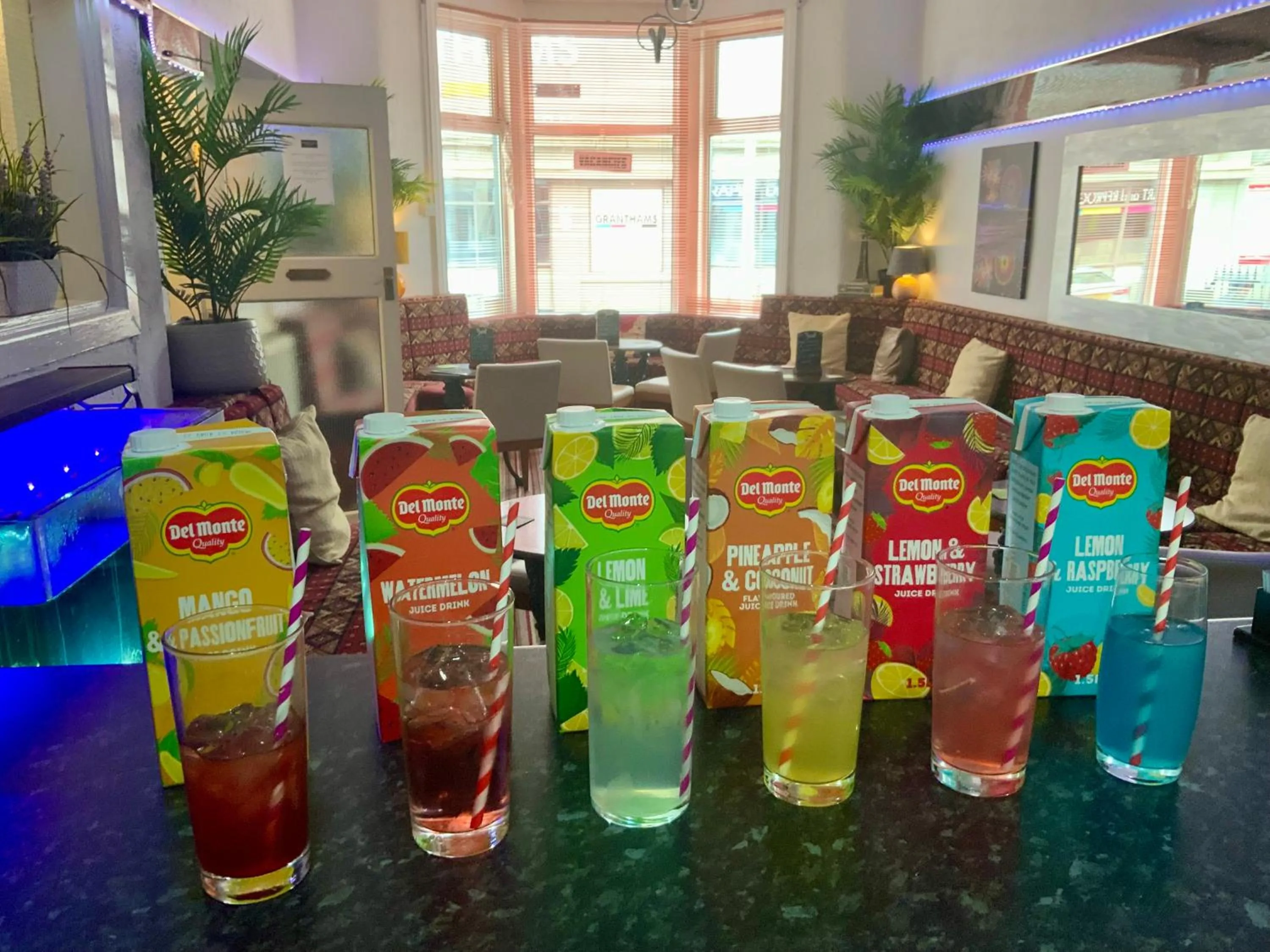 Lounge or bar in Bromptons