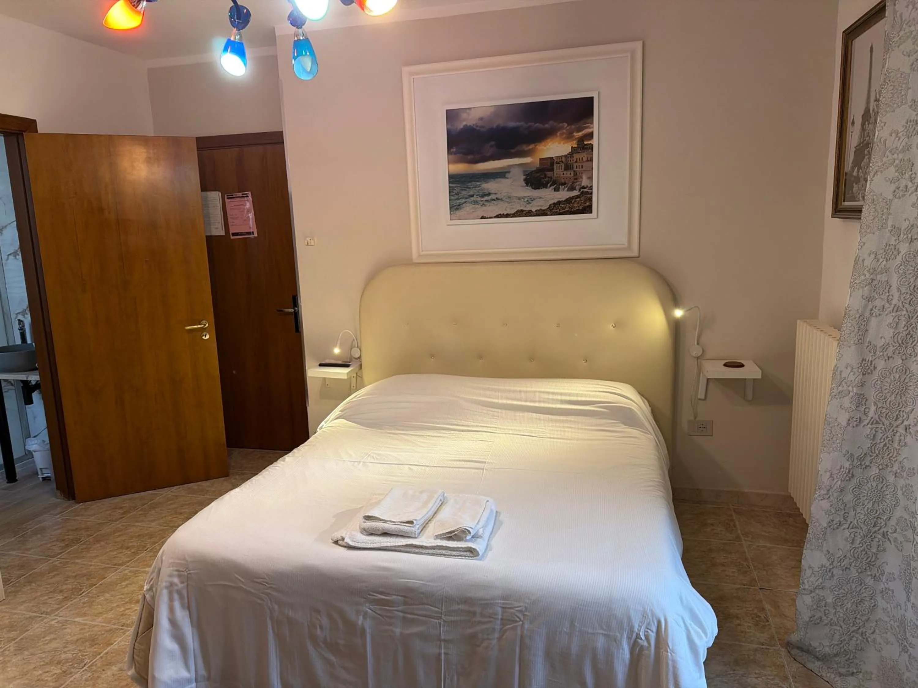 Photo of the whole room, Bed in B&B Luxury