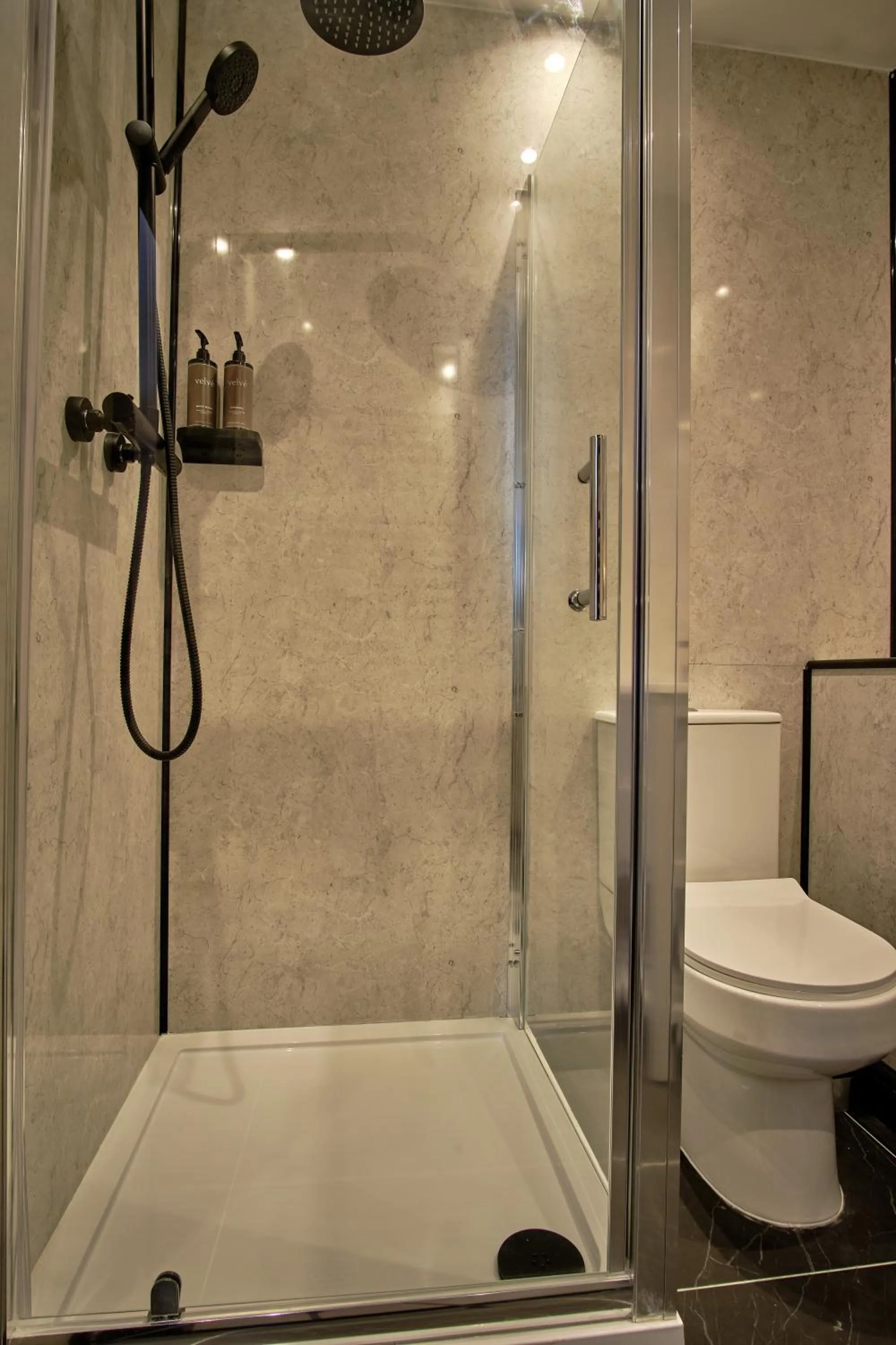 Toilet in Muthu Oban Regent Hotel