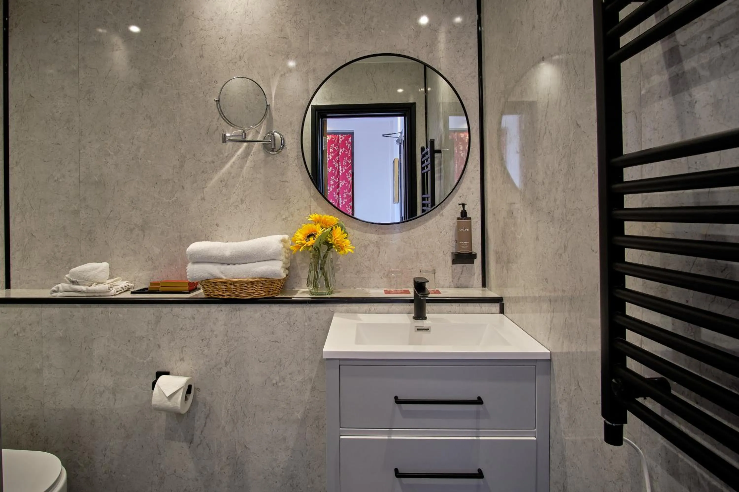 Bathroom in Muthu Oban Regent Hotel