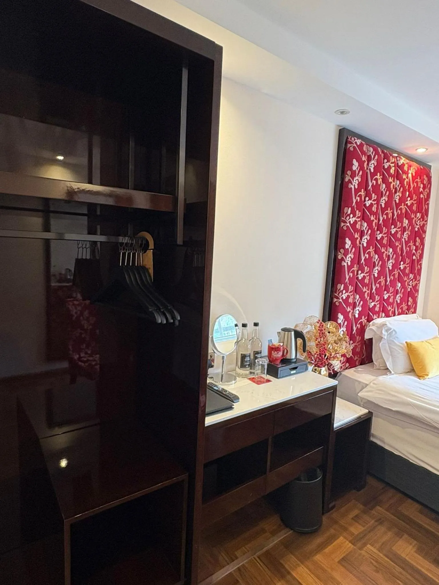 Coffee/tea facilities, Bed in Muthu Oban Regent Hotel