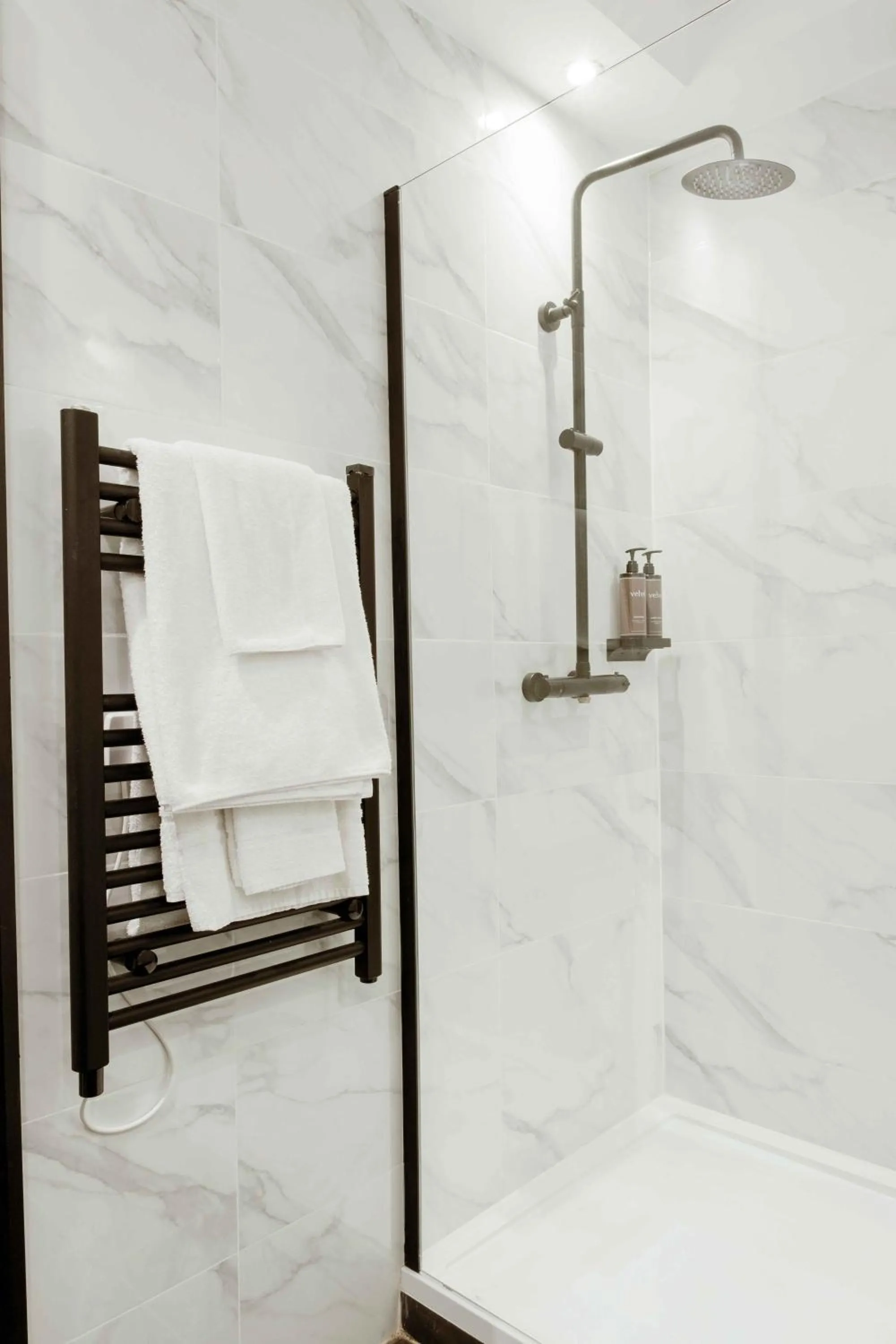 Shower in Muthu Oban Regent Hotel