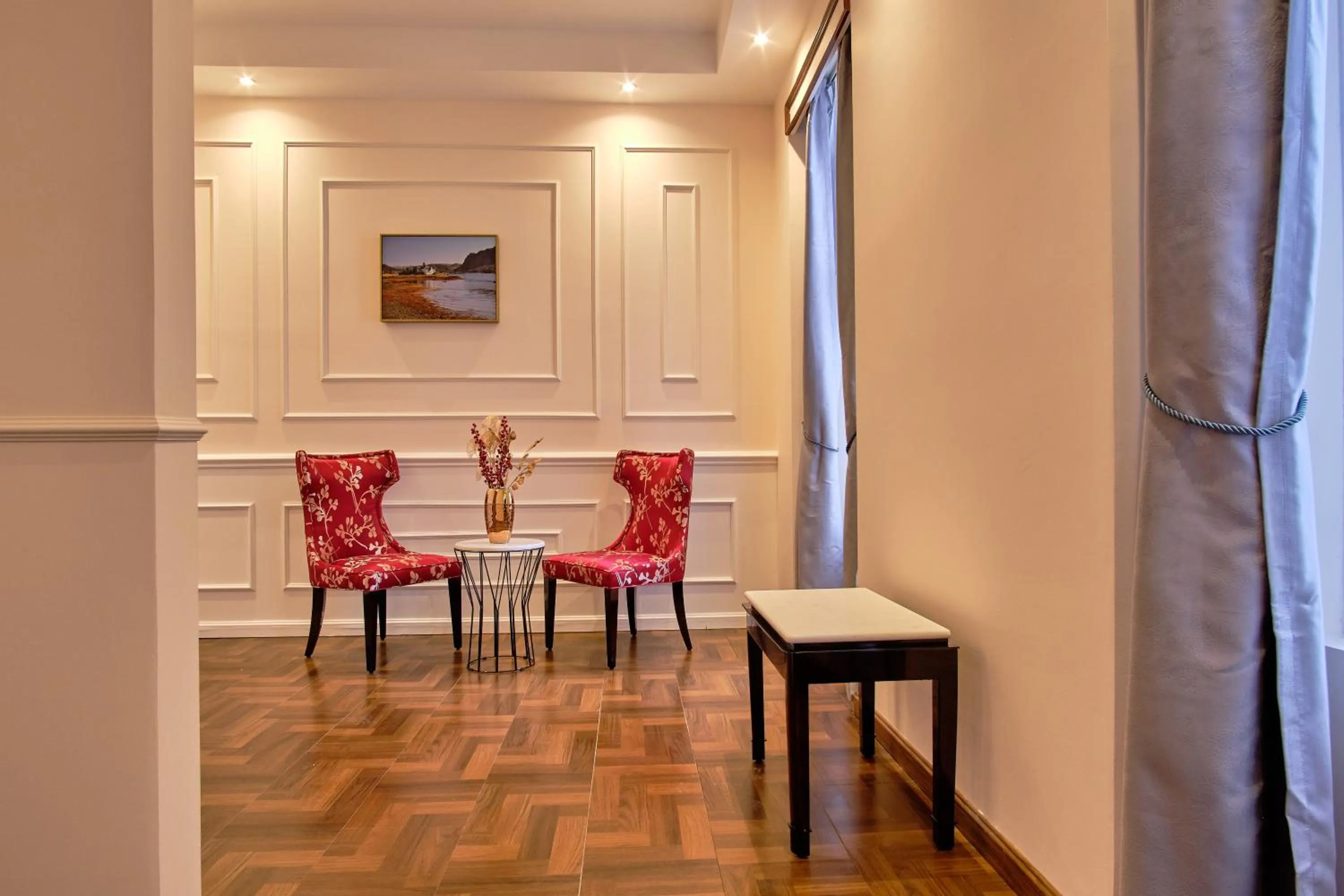 Seating area in Muthu Oban Regent Hotel