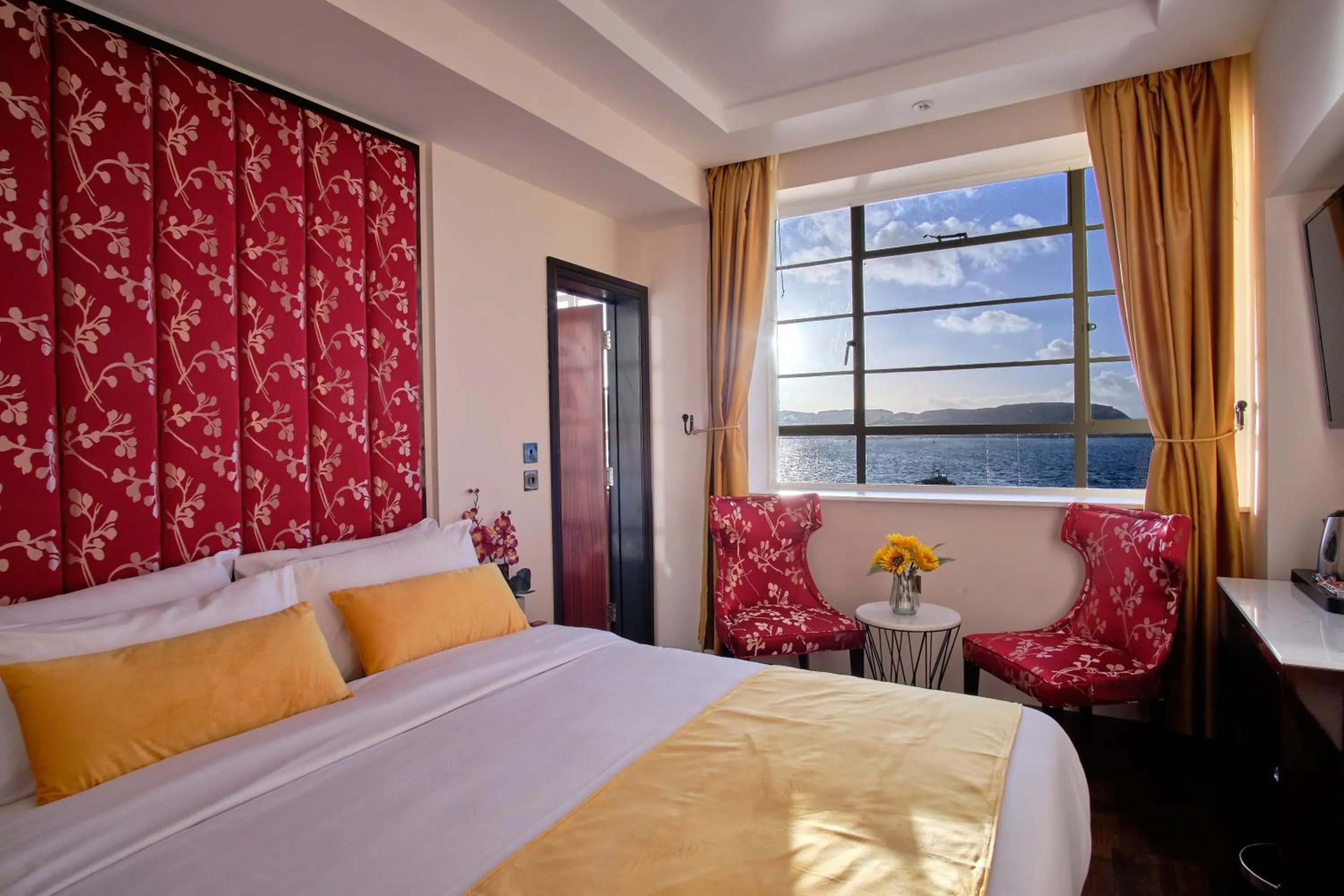 Bedroom, Bed in Muthu Oban Regent Hotel