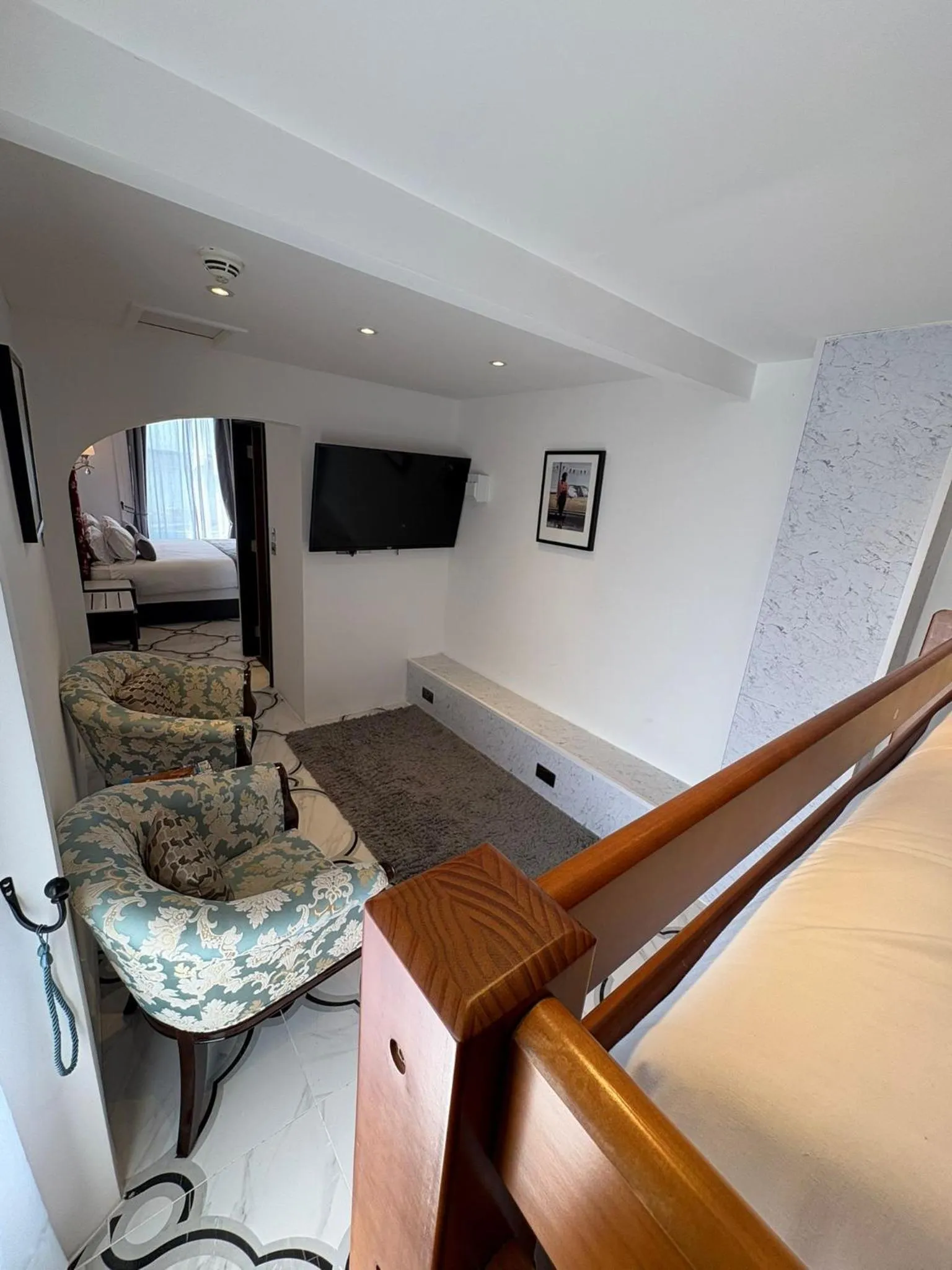 TV and multimedia in Muthu Oban Regent Hotel