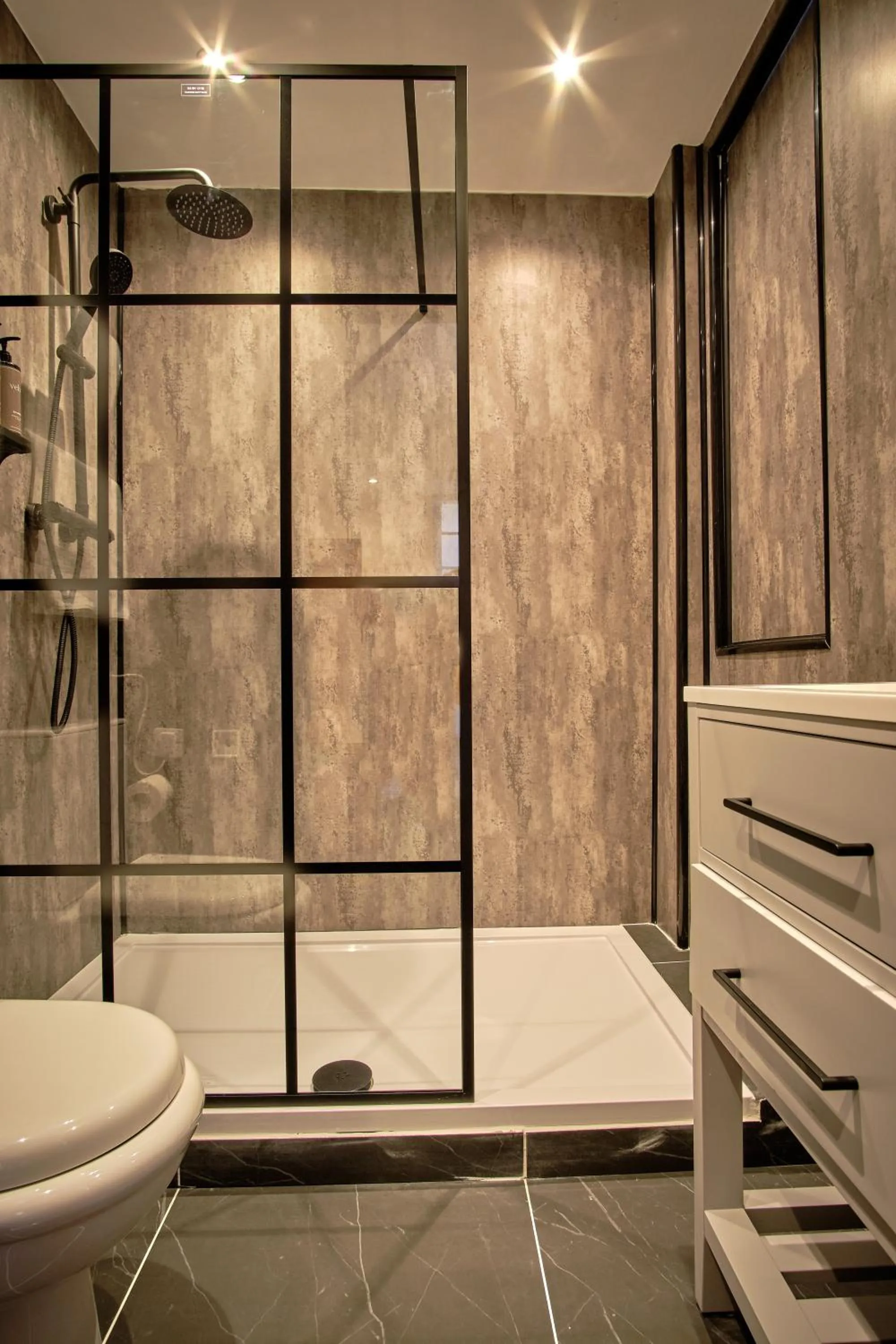 Toilet in Muthu Oban Regent Hotel