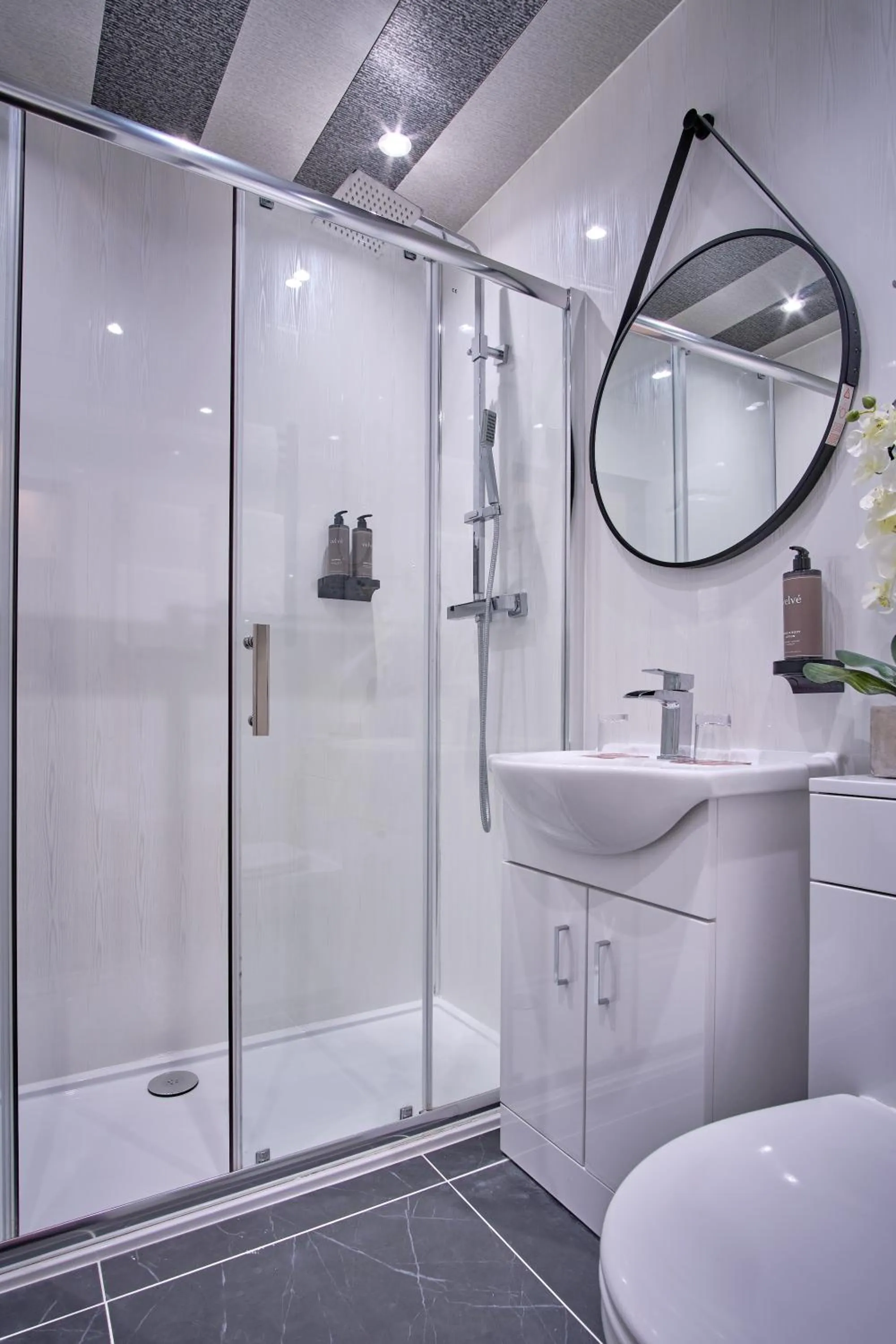 Toilet in Muthu Oban Regent Hotel