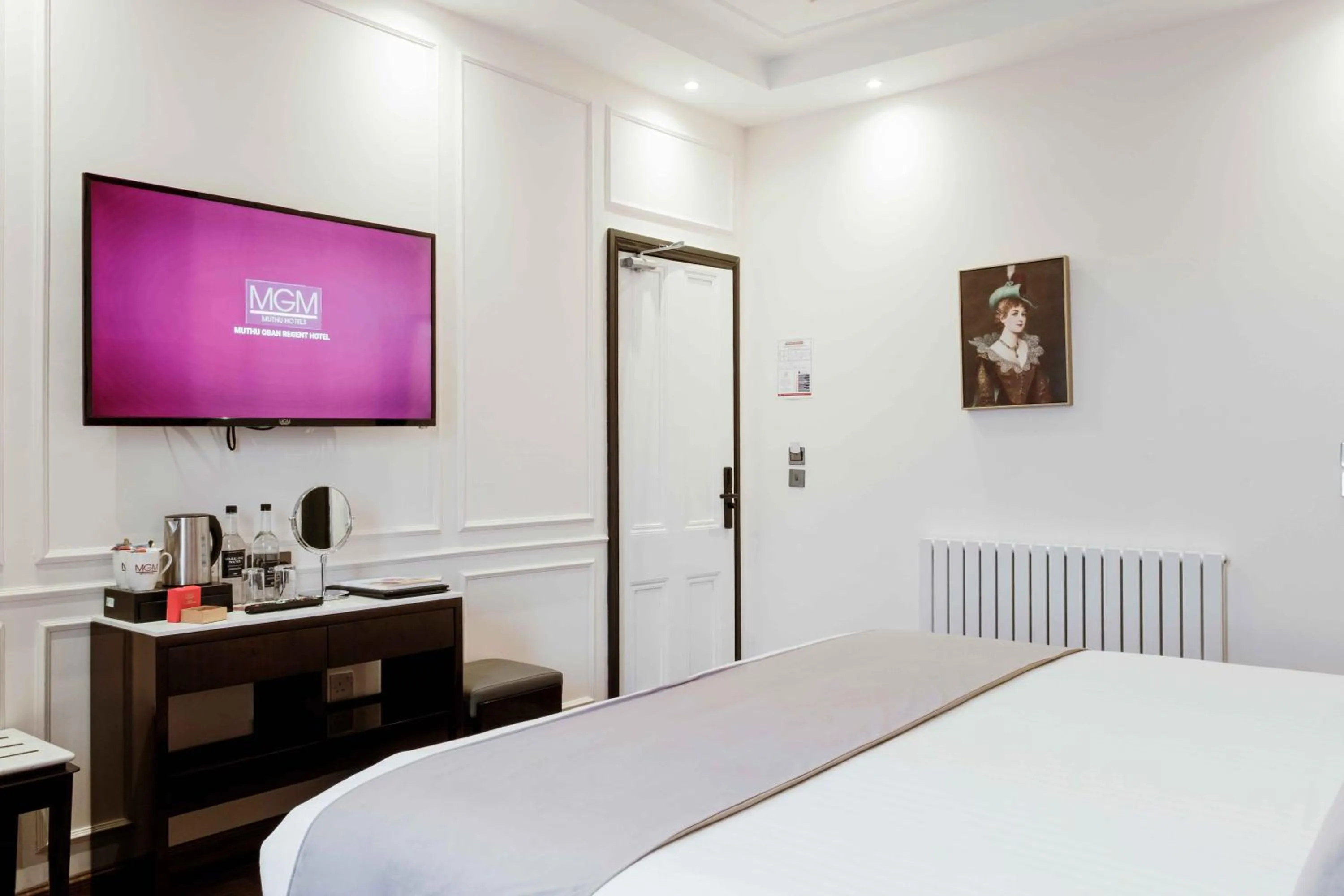 TV and multimedia, Bed in Muthu Oban Regent Hotel