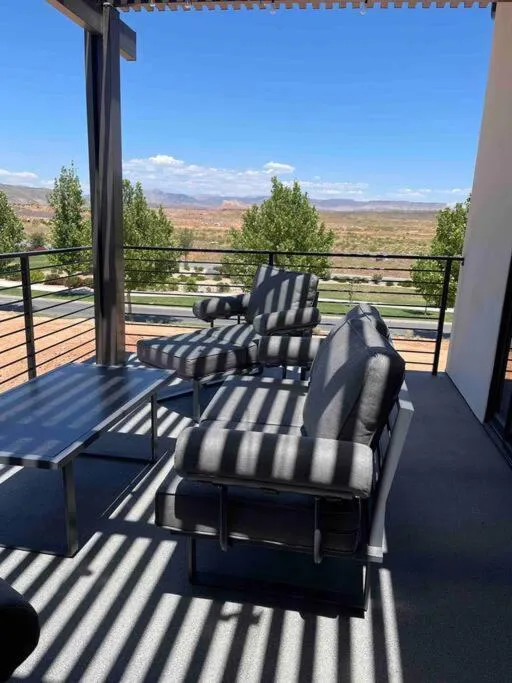 Casa Blanca luxury Villa Private pool sleeps 30!