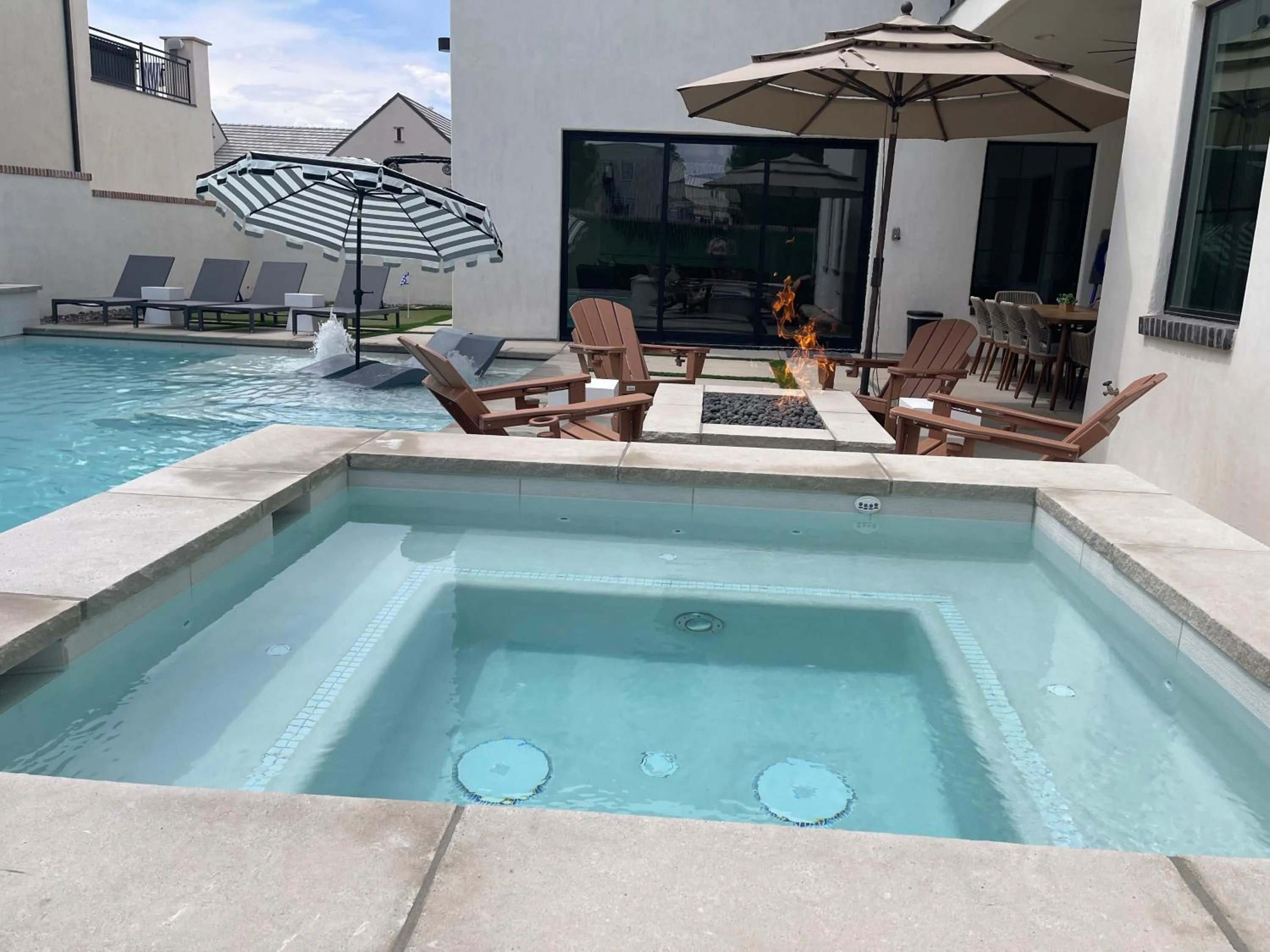 Casa Blanca luxury Villa Private pool sleeps 30!