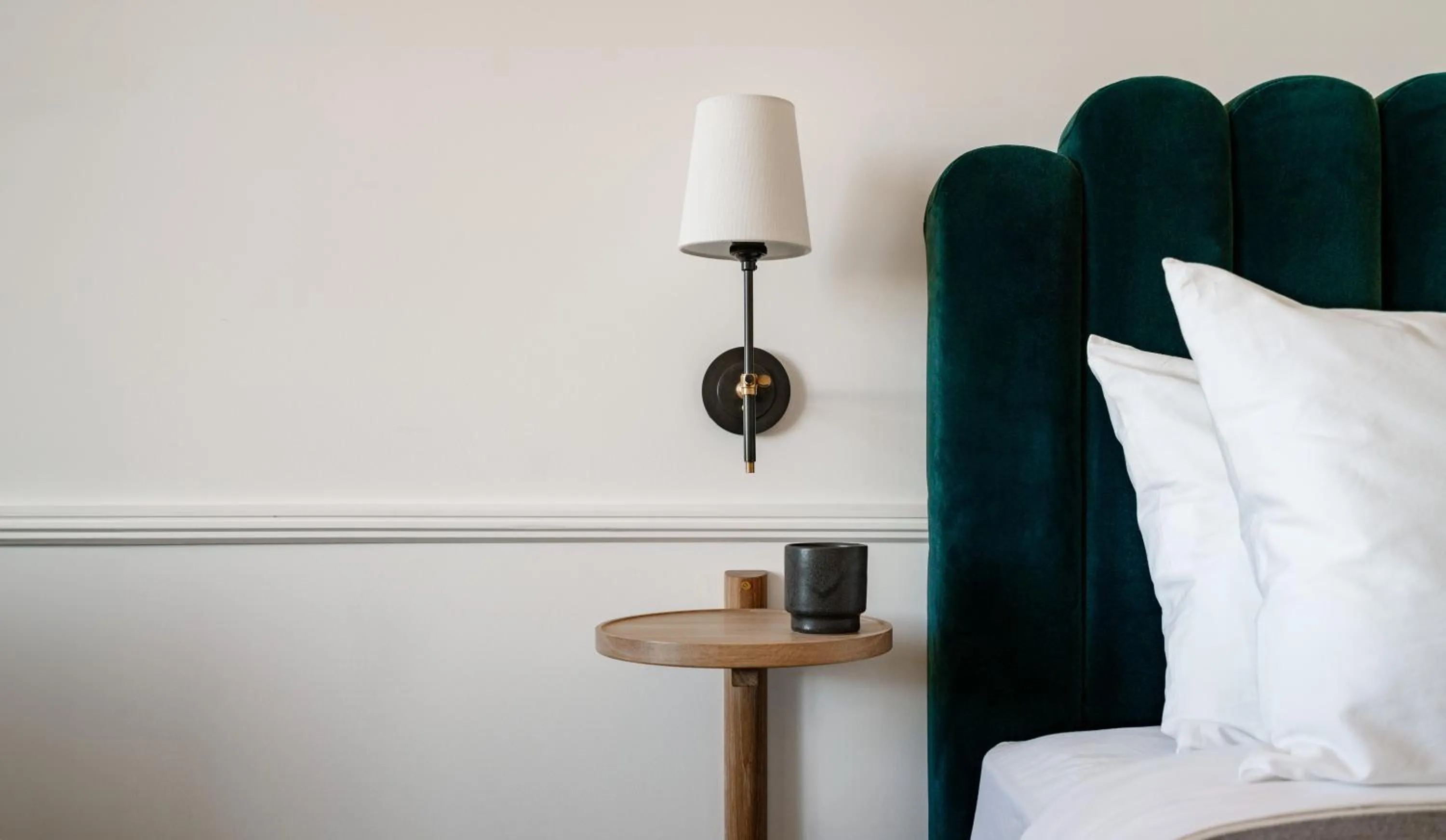 Bed in Longfellow Hotel