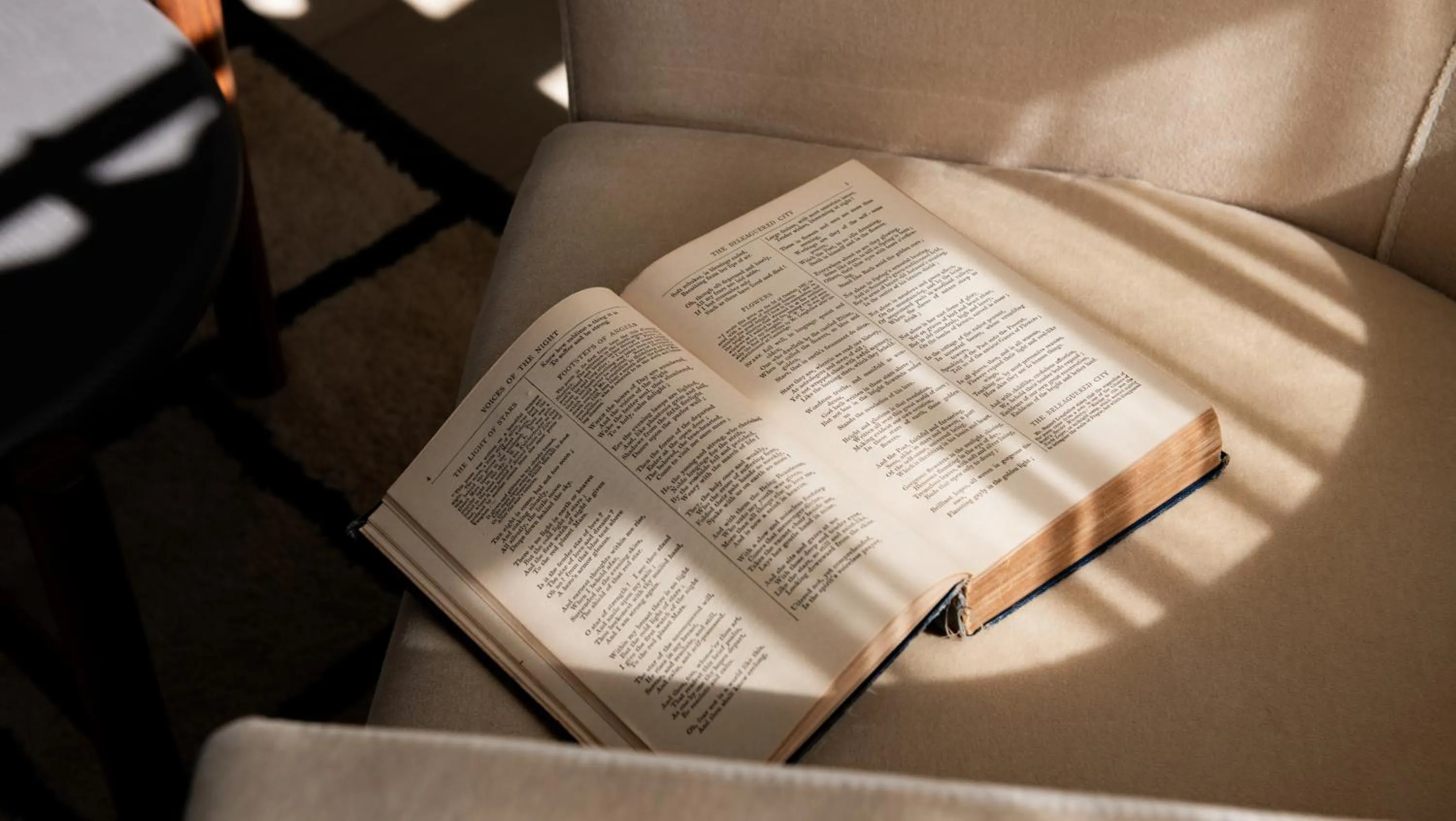 Bedroom in Longfellow Hotel