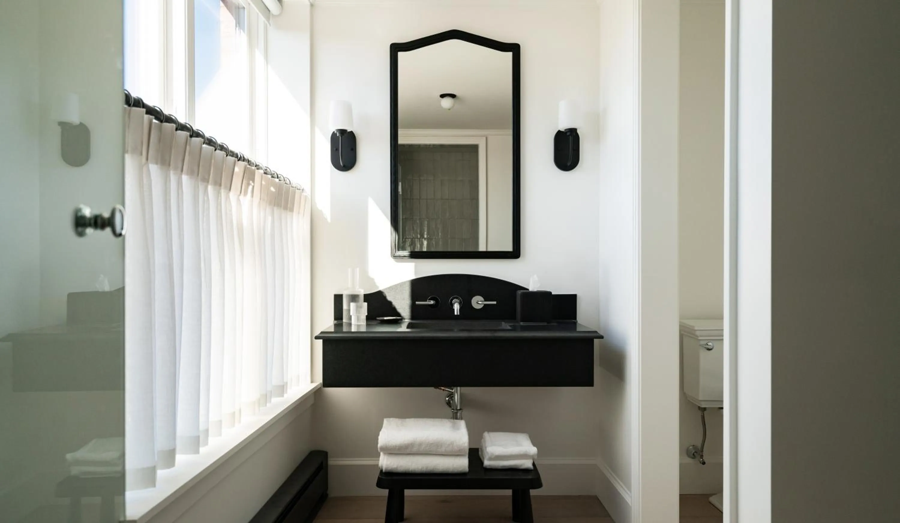 Bathroom in Longfellow Hotel