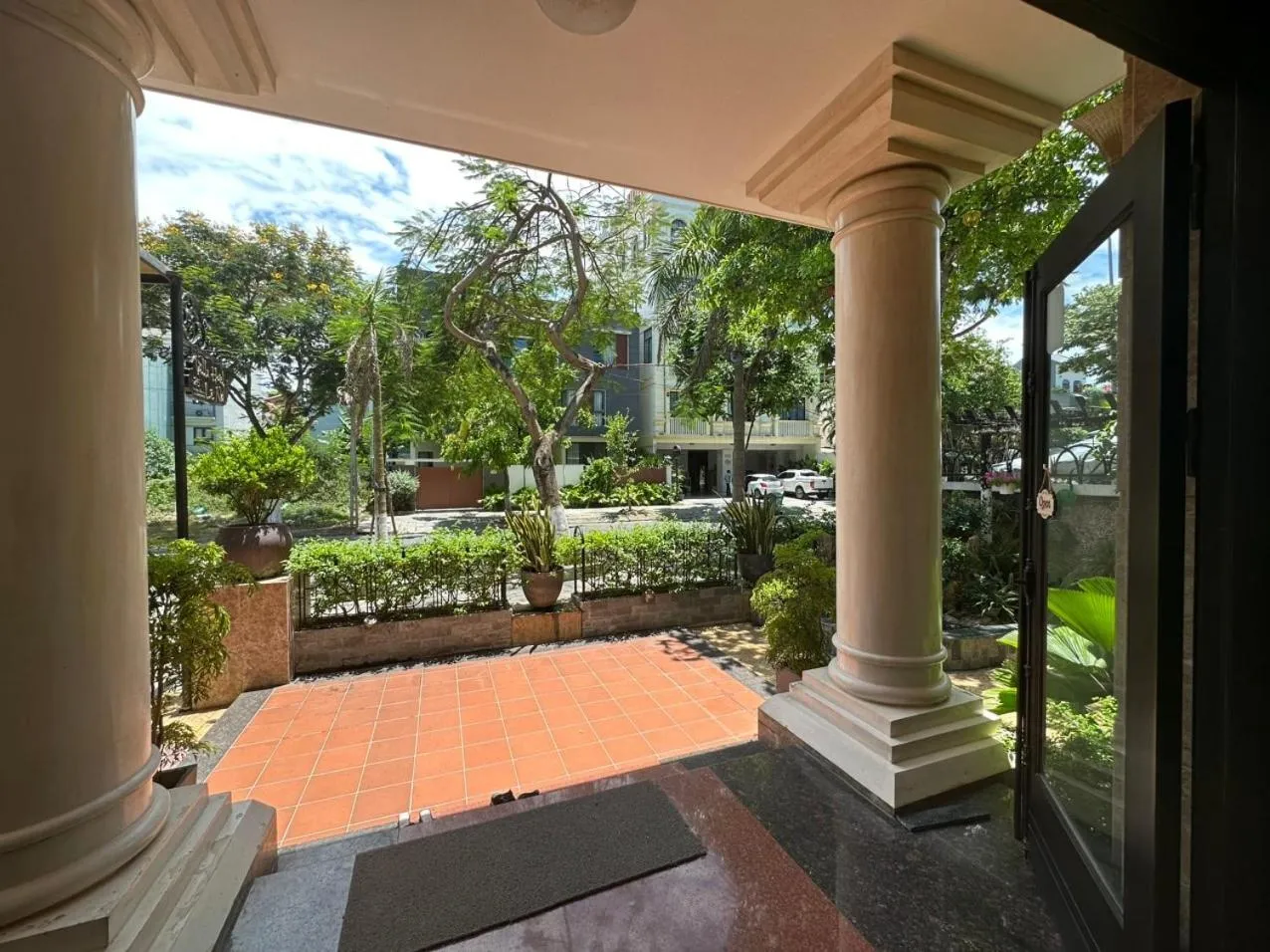 Lobby or reception in Capital O 1183 Villa Le Na