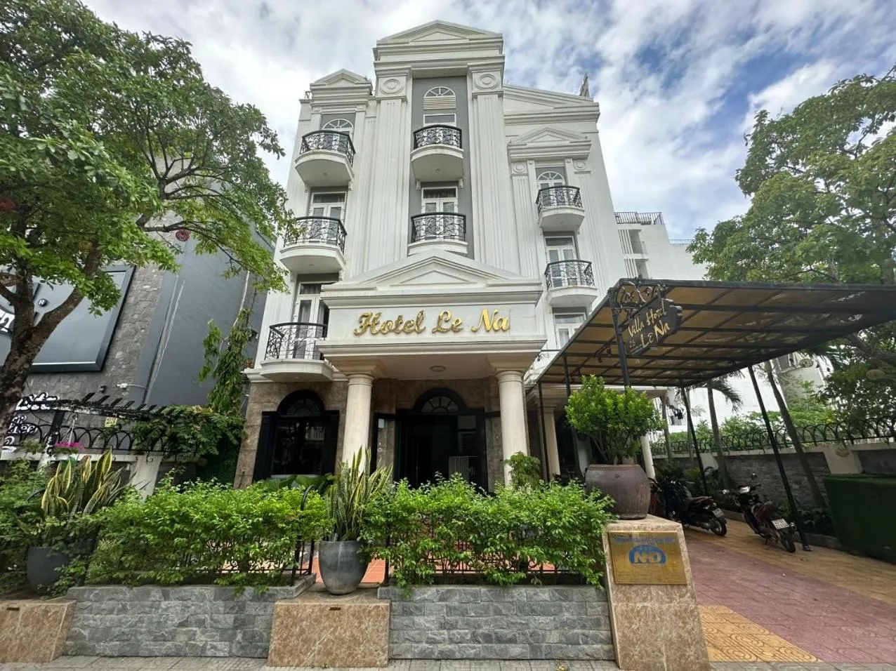 Facade/entrance in Capital O 1183 Villa Le Na