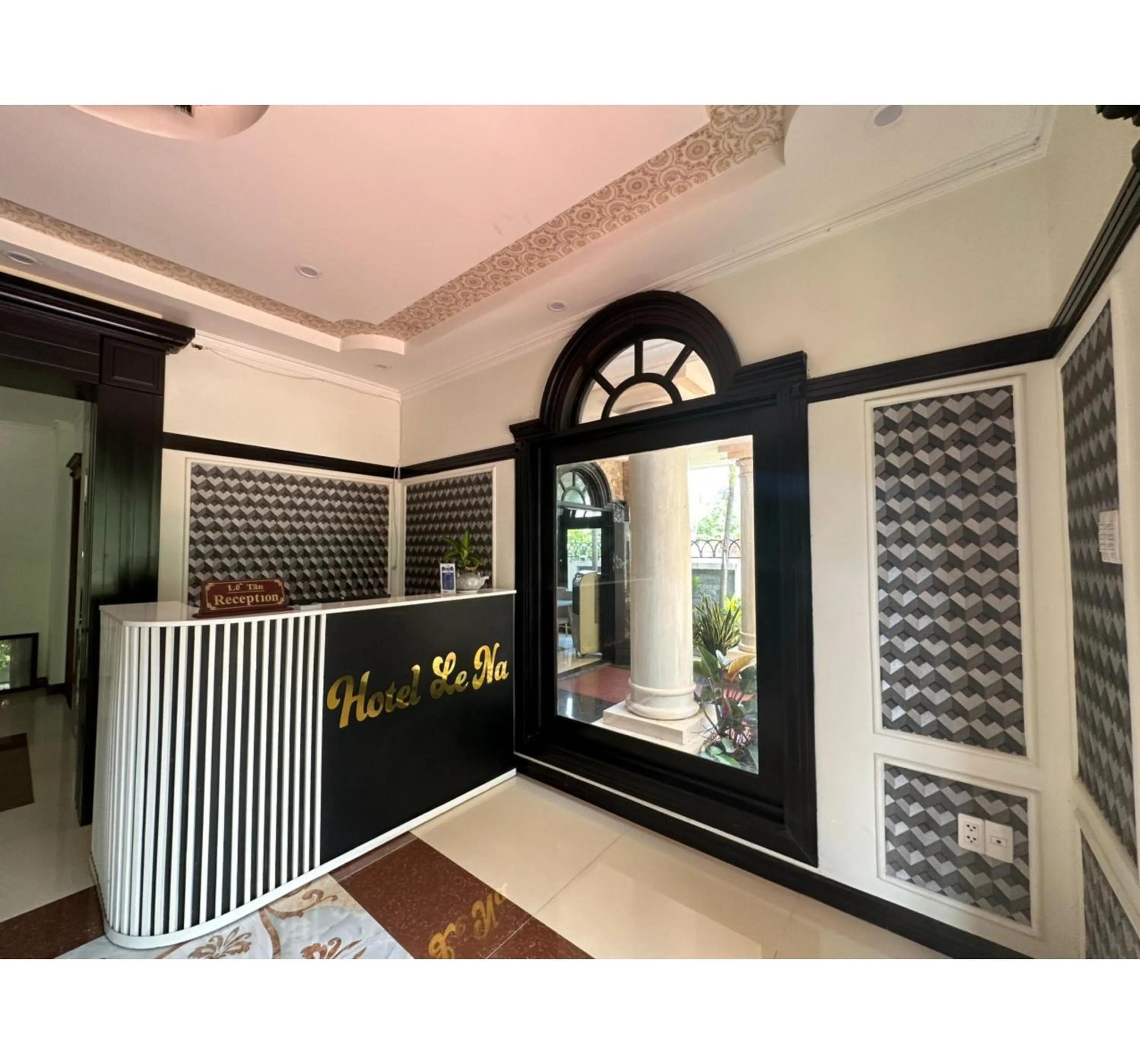 Lobby or reception in Capital O 1183 Villa Le Na