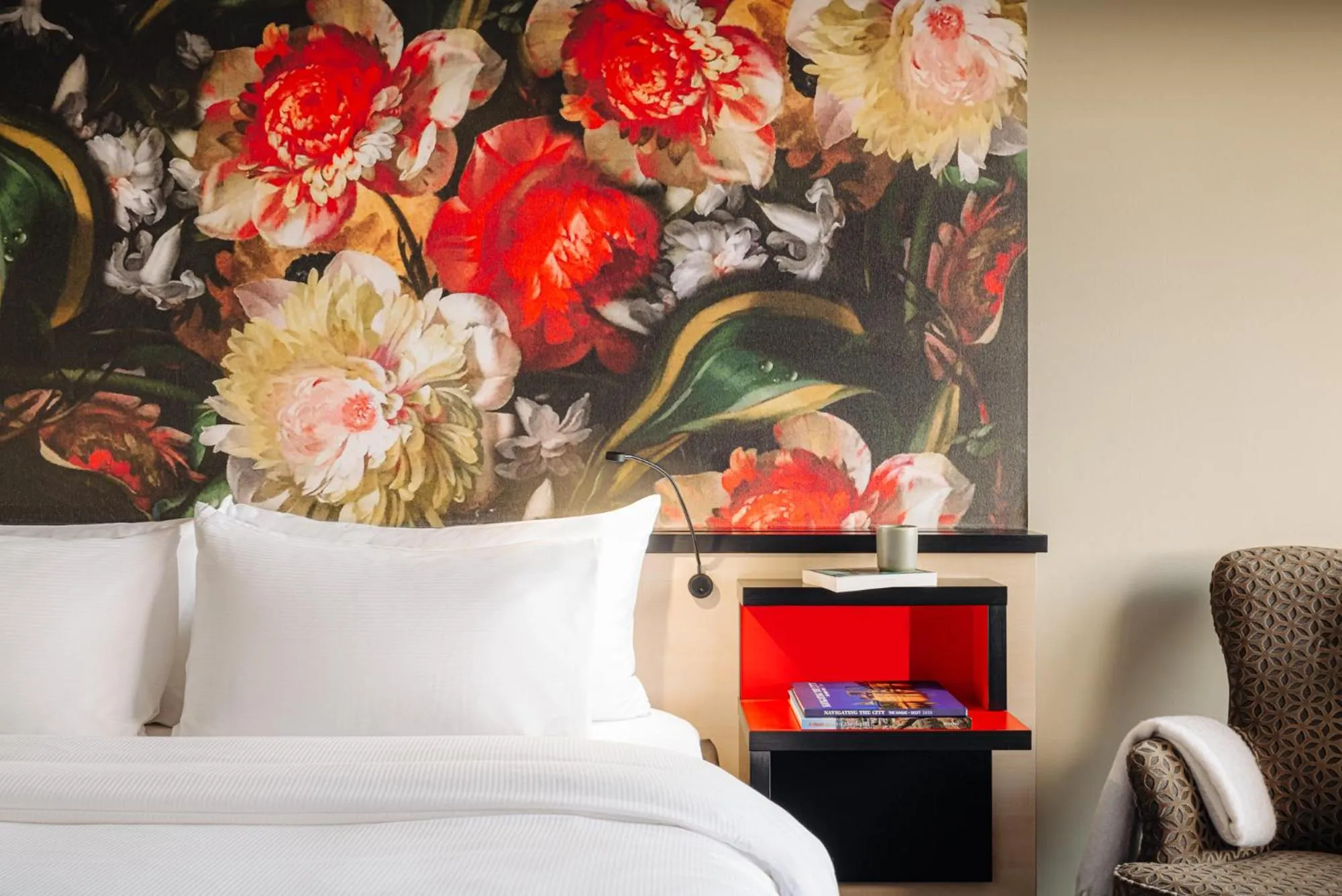 Bed in Leonardo Hotel Den Haag Babylon