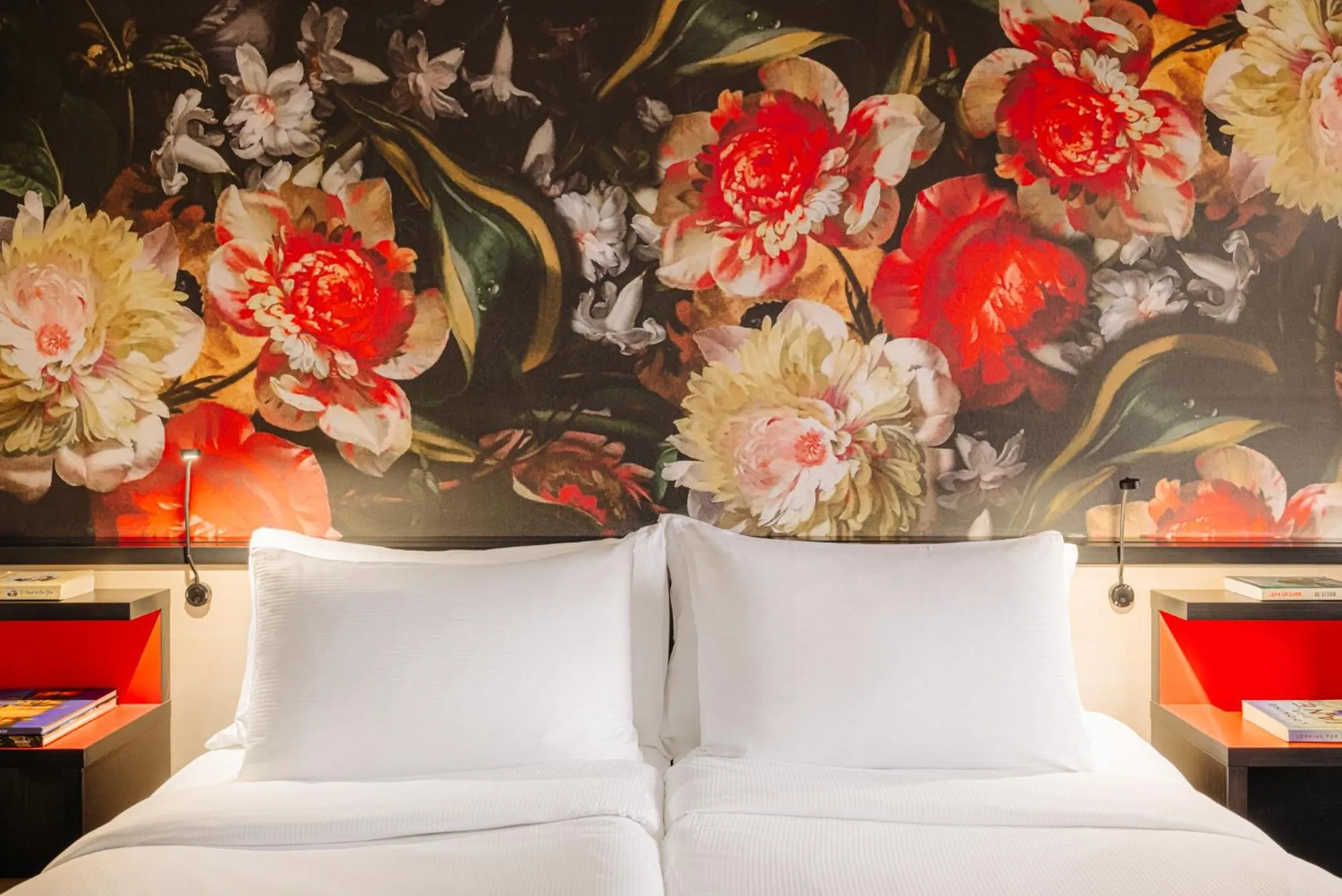 Bed in Leonardo Hotel Den Haag Babylon