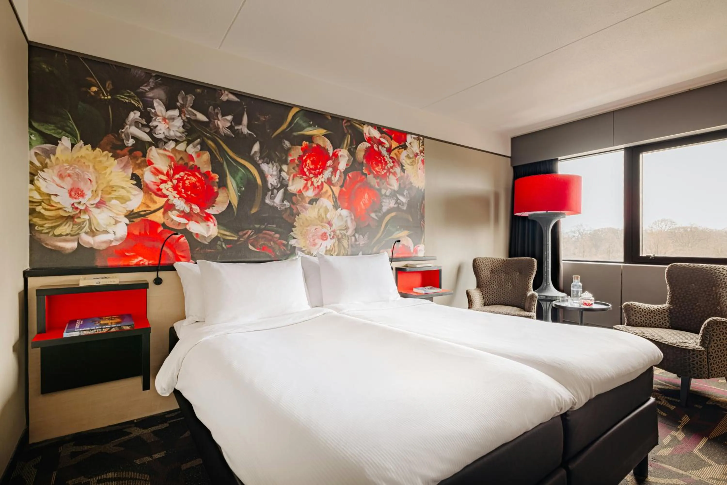 Property building, Bed in Leonardo Hotel Den Haag Babylon