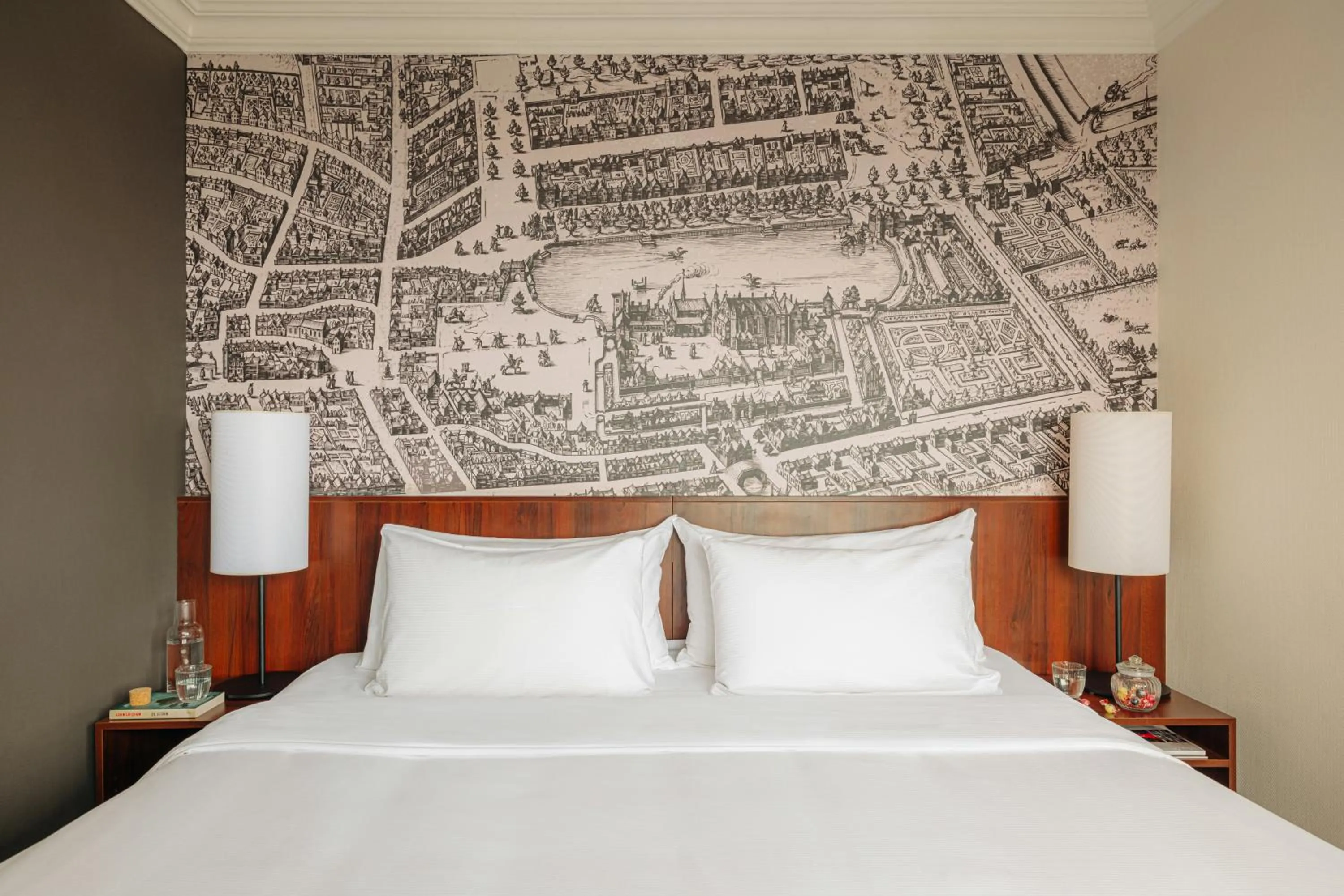 Photo of the whole room, Bed in Leonardo Hotel Den Haag Babylon