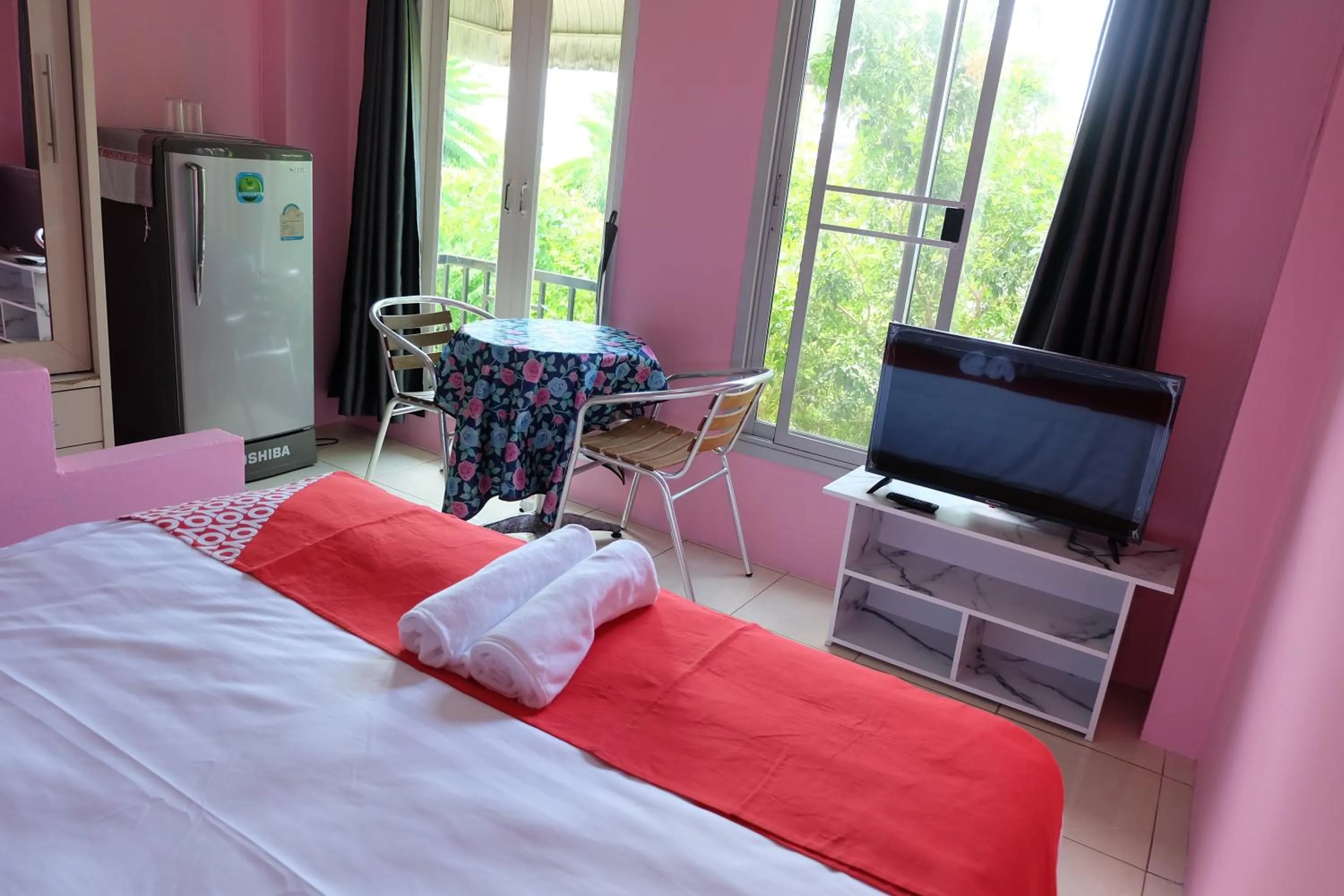 Photo of the whole room, Bed in OYO 75429 '101 place navanakorm'