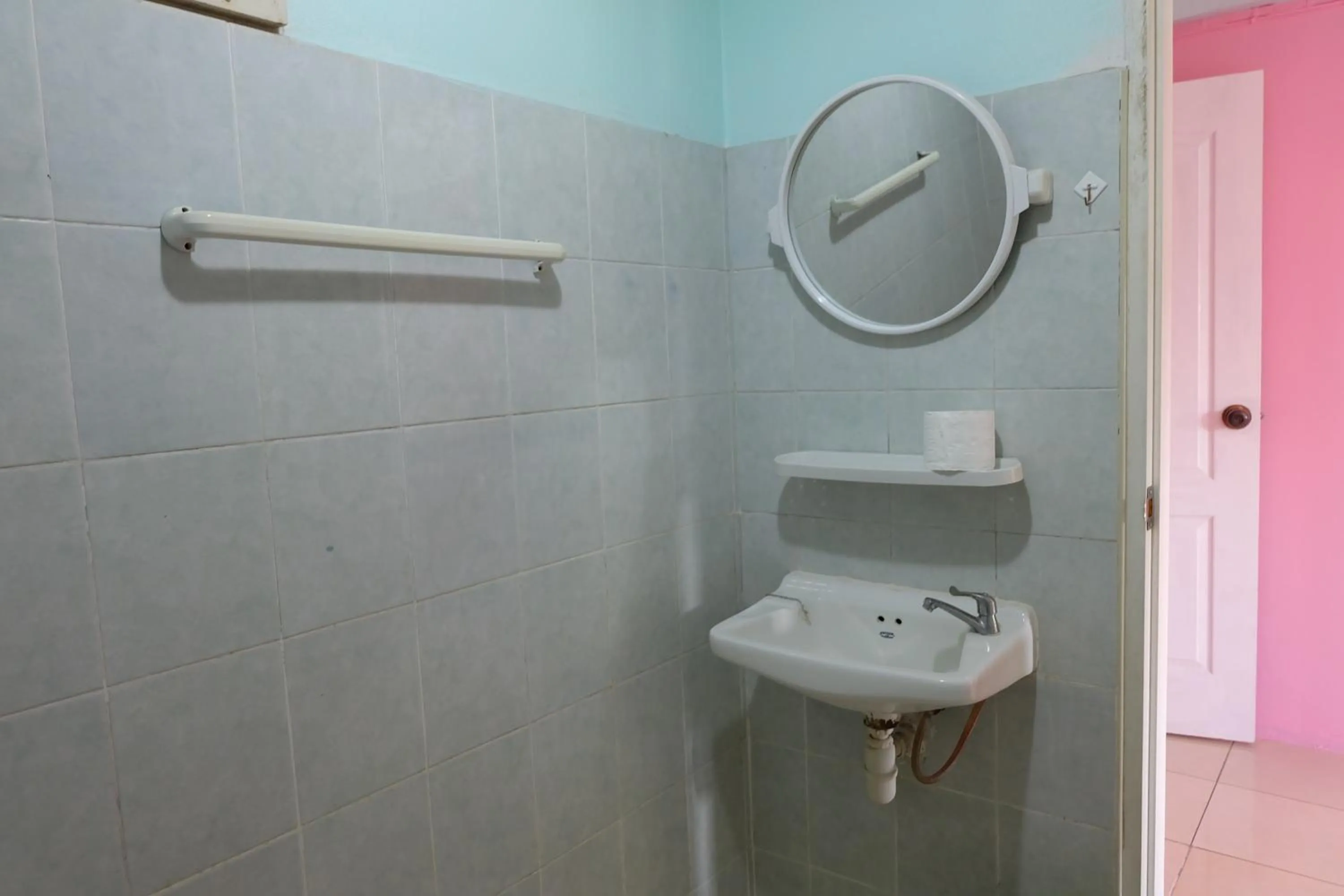 Bathroom in OYO 75429 '101 place navanakorm'