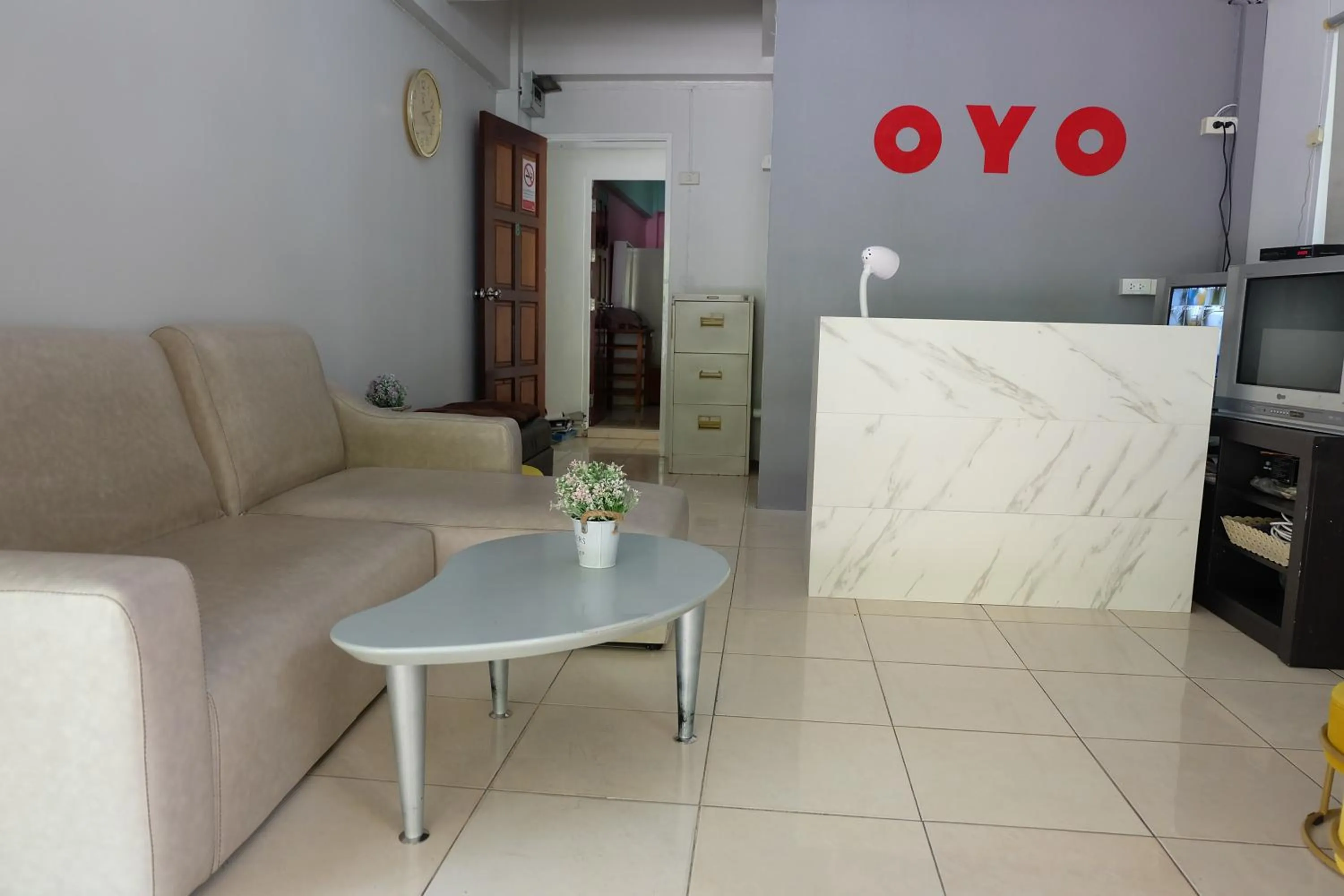 Lobby or reception in OYO 75429 '101 place navanakorm'