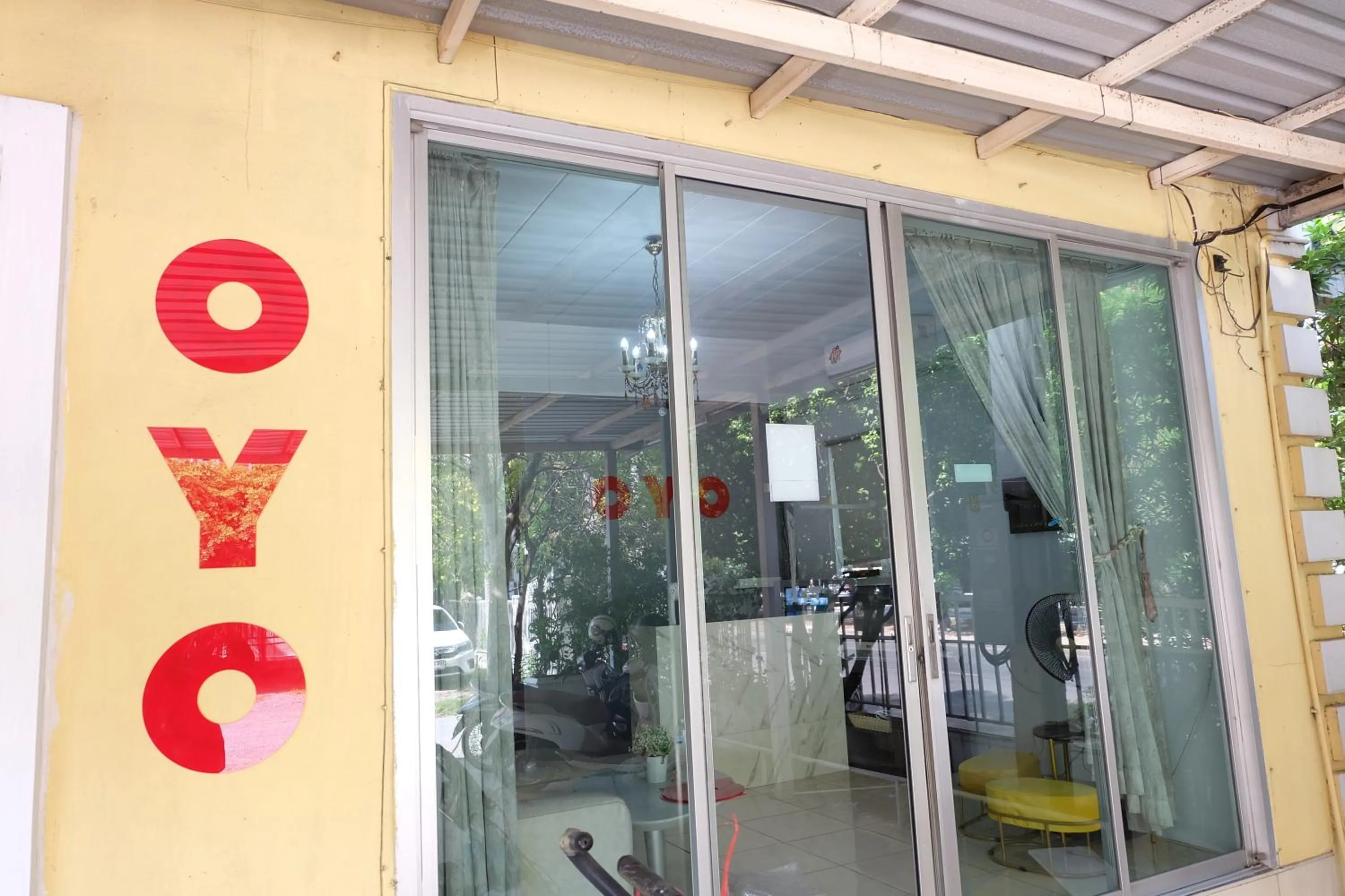 Property building in OYO 75429 '101 place navanakorm'