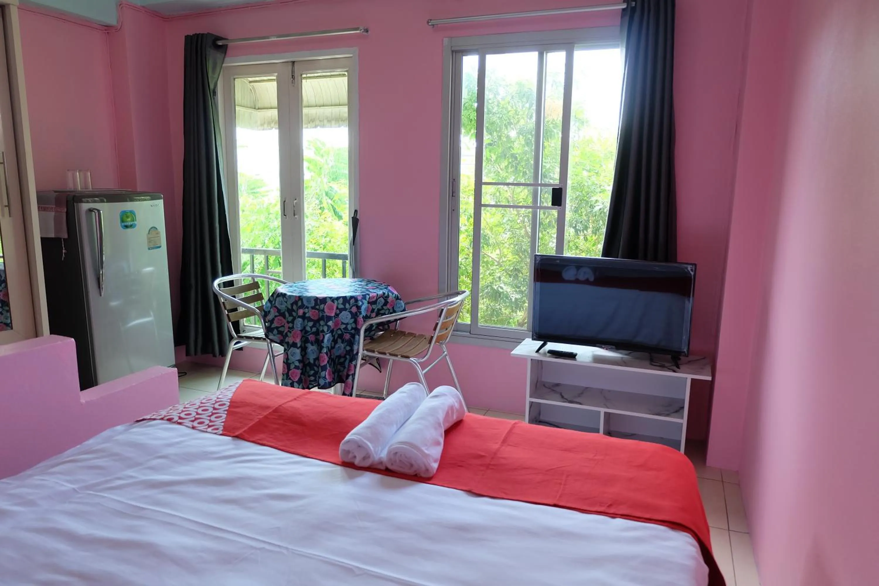 Photo of the whole room, Bed in OYO 75429 '101 place navanakorm'