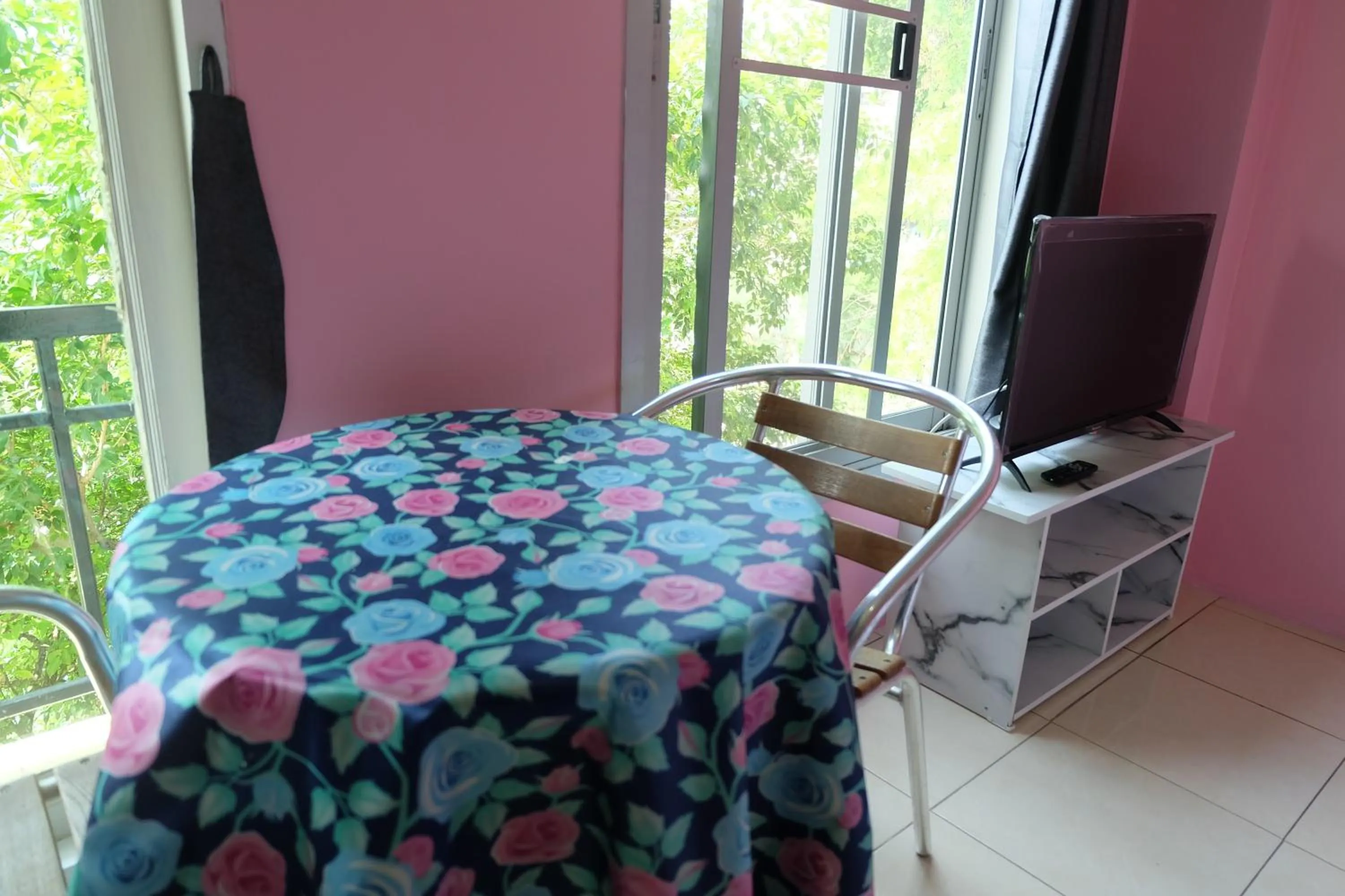 Seating area, Bed in OYO 75429 '101 place navanakorm'