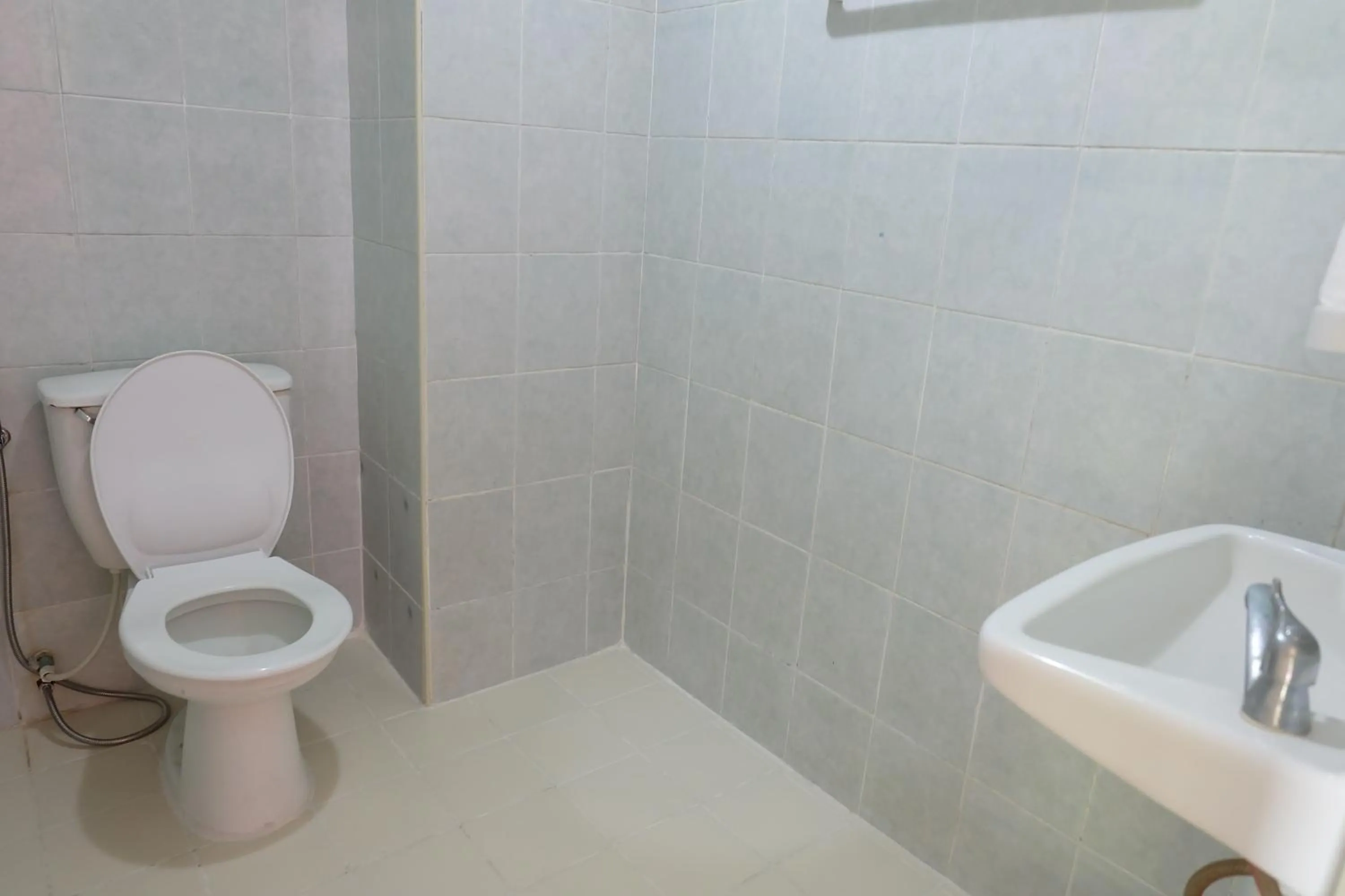 Bathroom in OYO 75429 '101 place navanakorm'