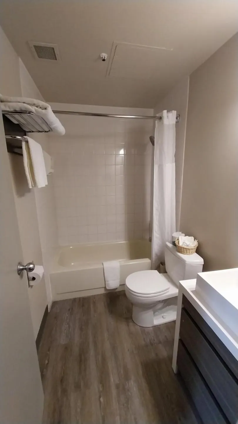 Bathroom in King Edward Hotel