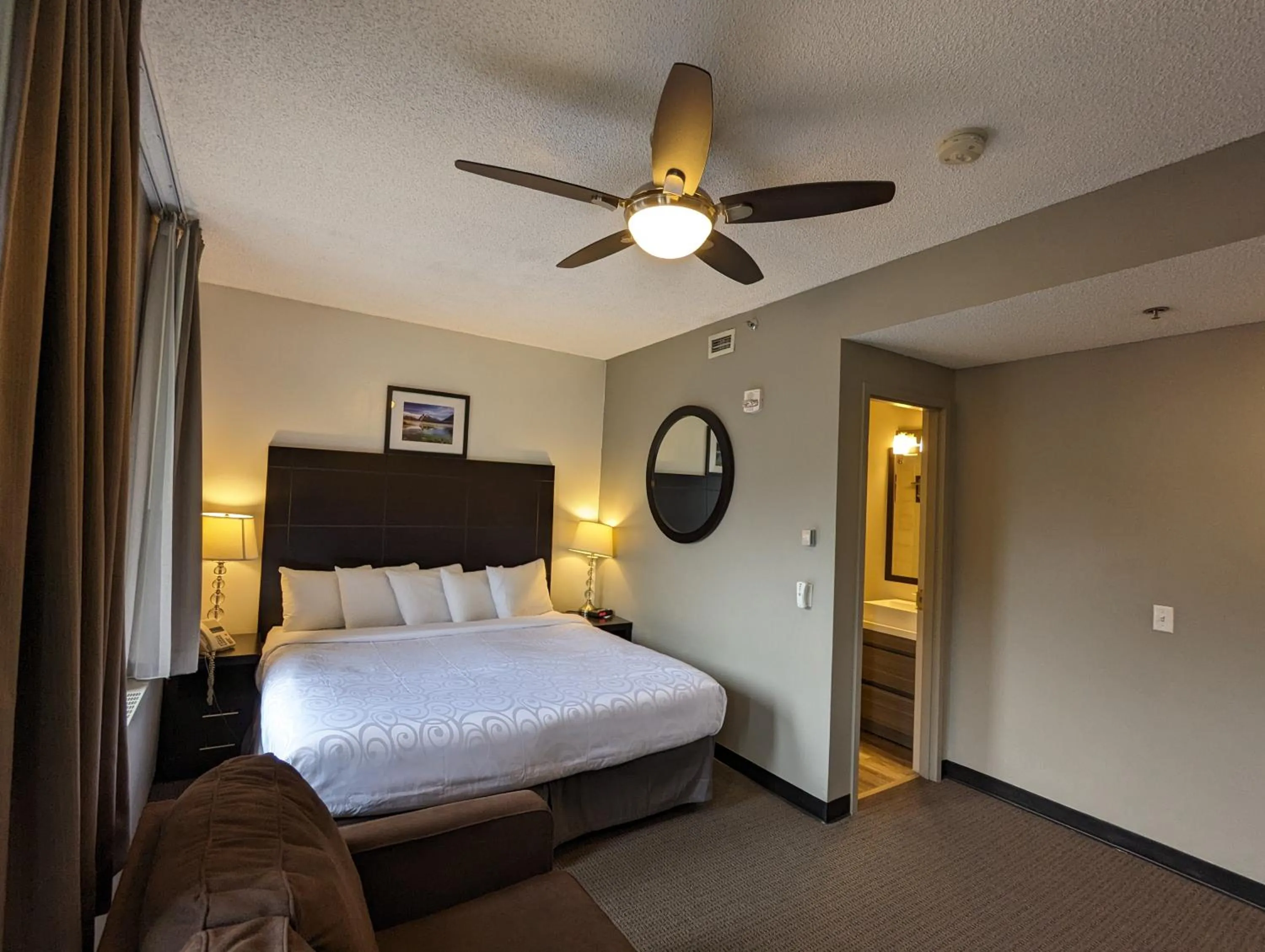 Bedroom, Bed in King Edward Hotel