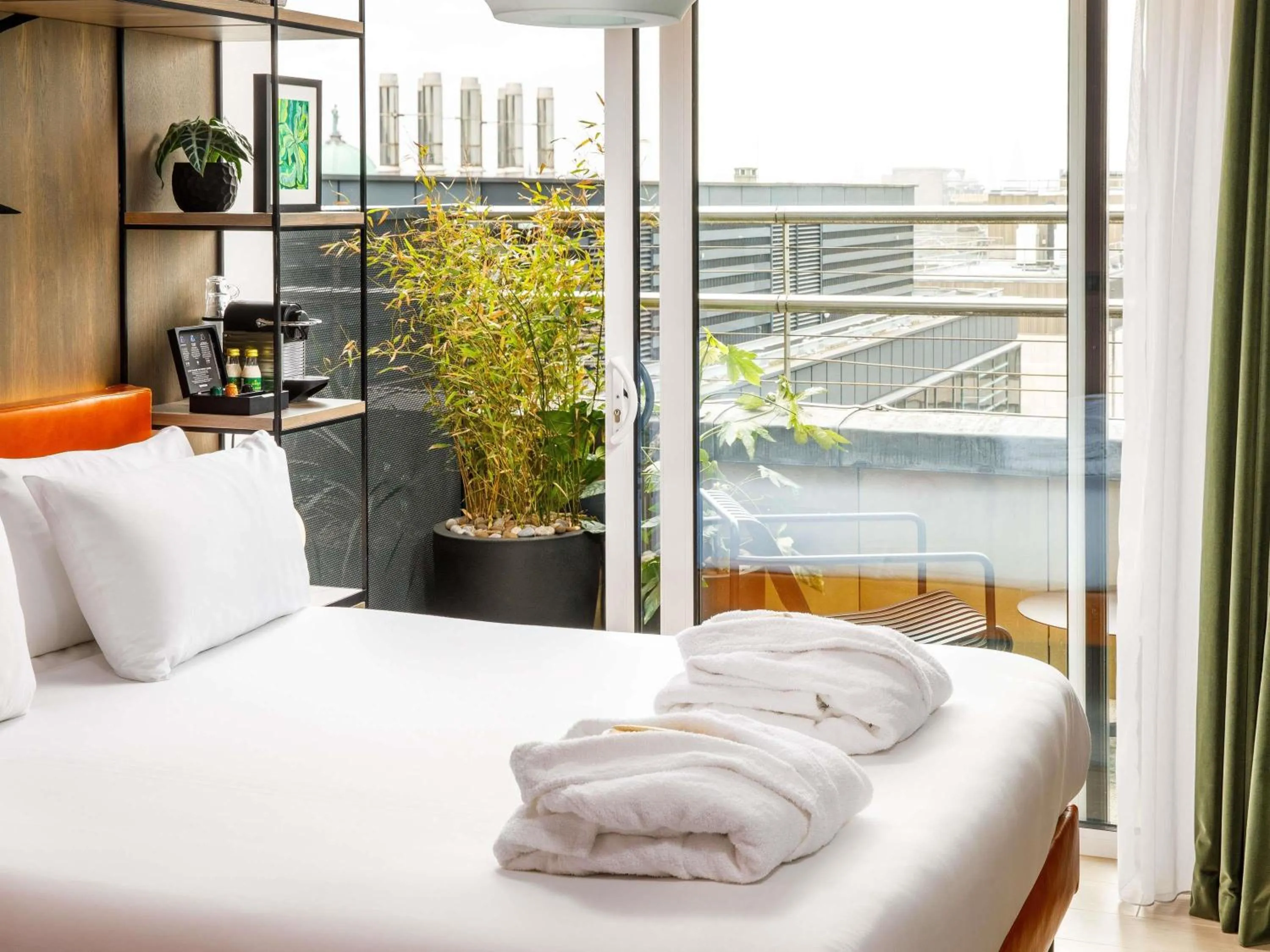 Bedroom, Bed in ibis Styles Edinburgh St Andrew Square