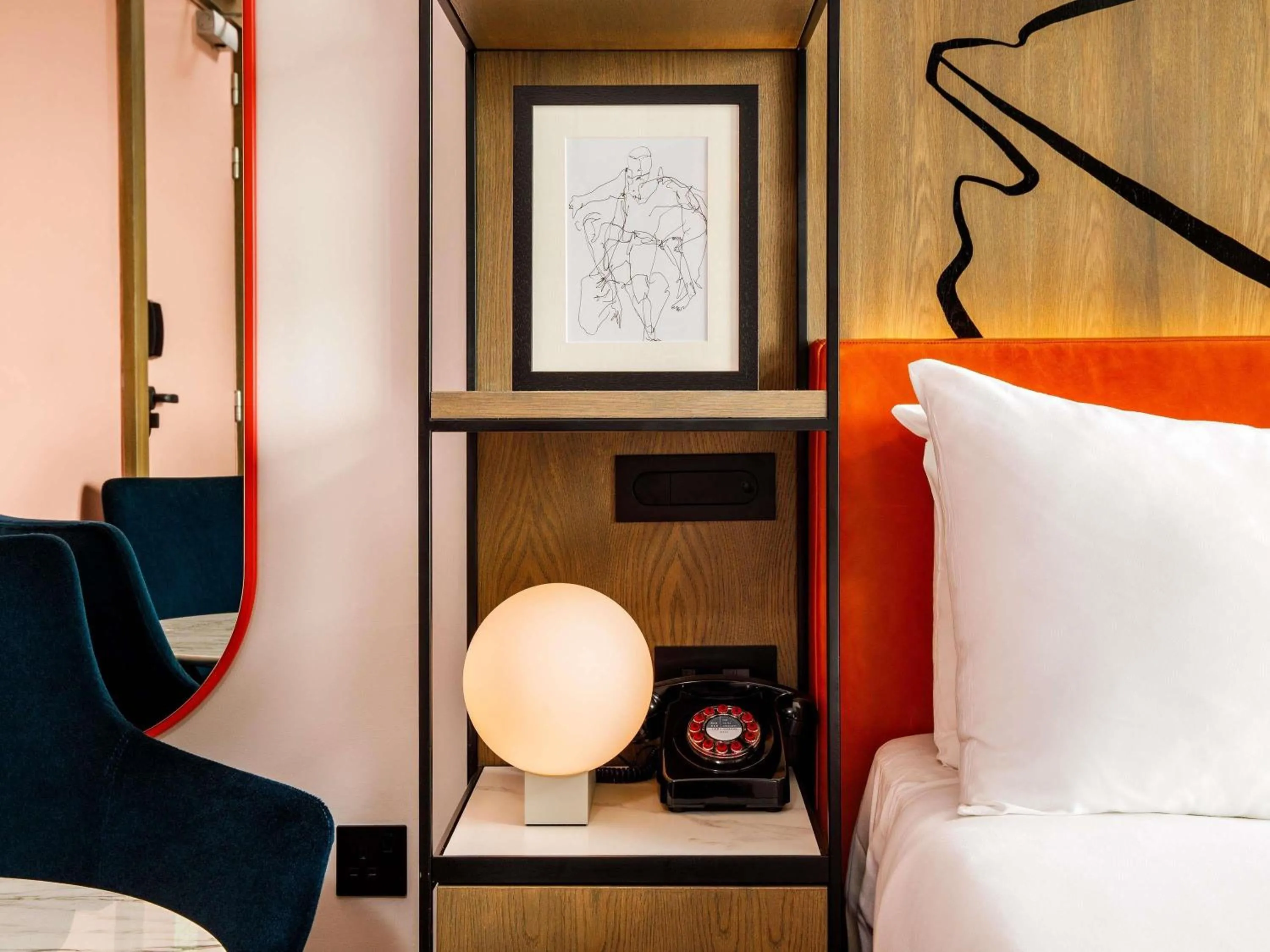 Bedroom, Bed in ibis Styles Edinburgh St Andrew Square