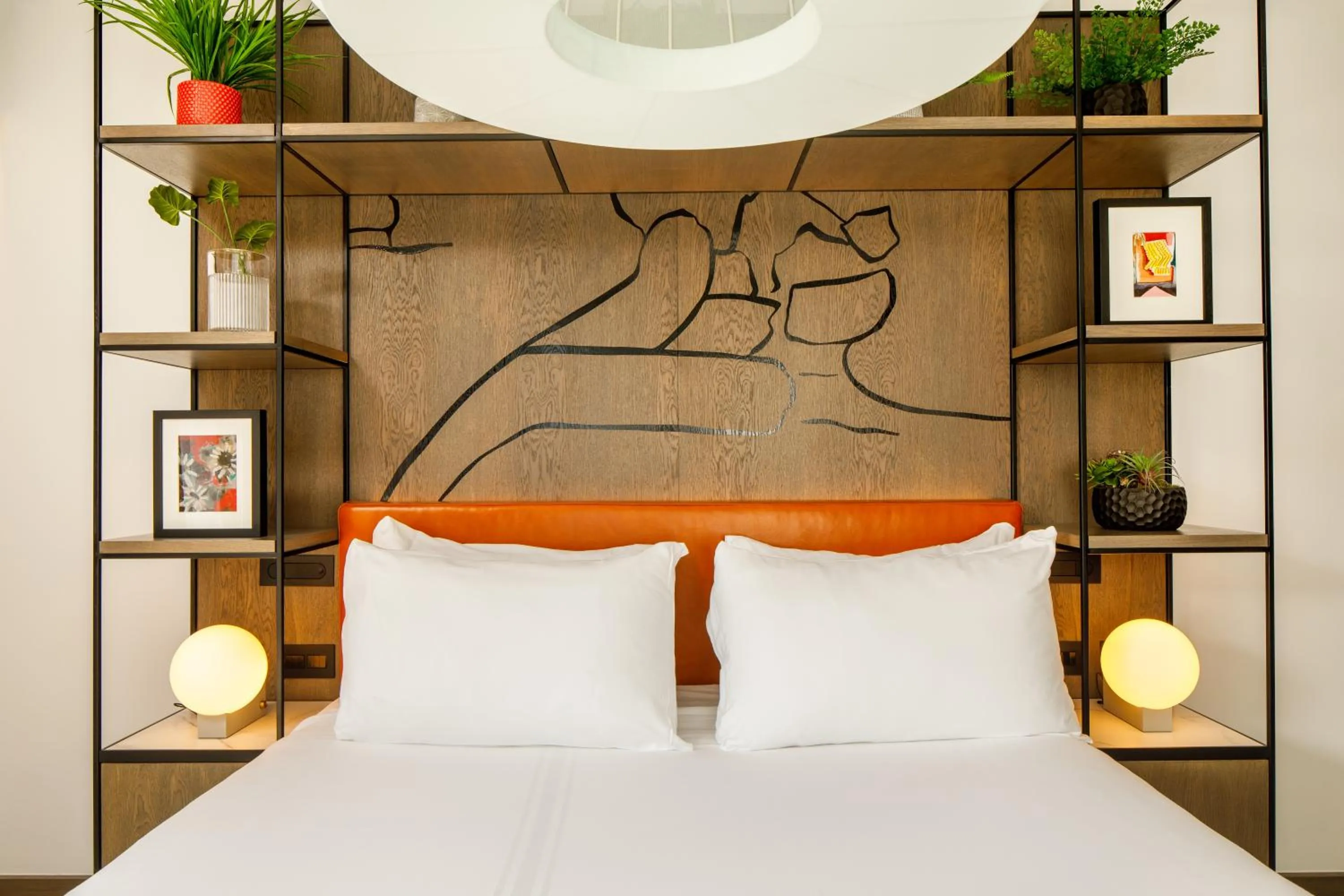 Bed in ibis Styles Edinburgh St Andrew Square