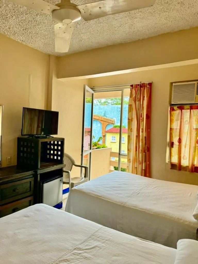 Bed in Hotel Zihuatanejo Centro