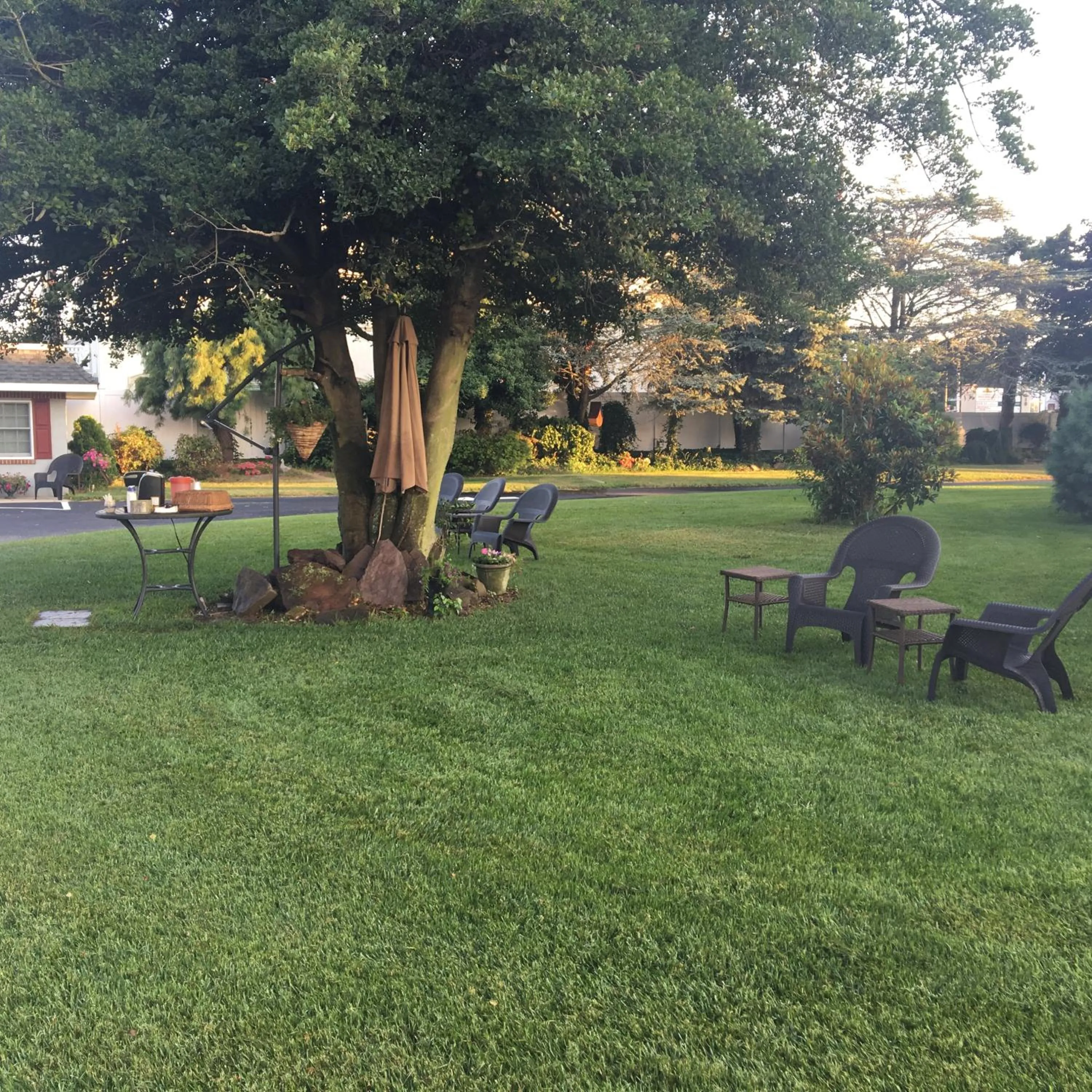 Patio in Boulevard Motel
