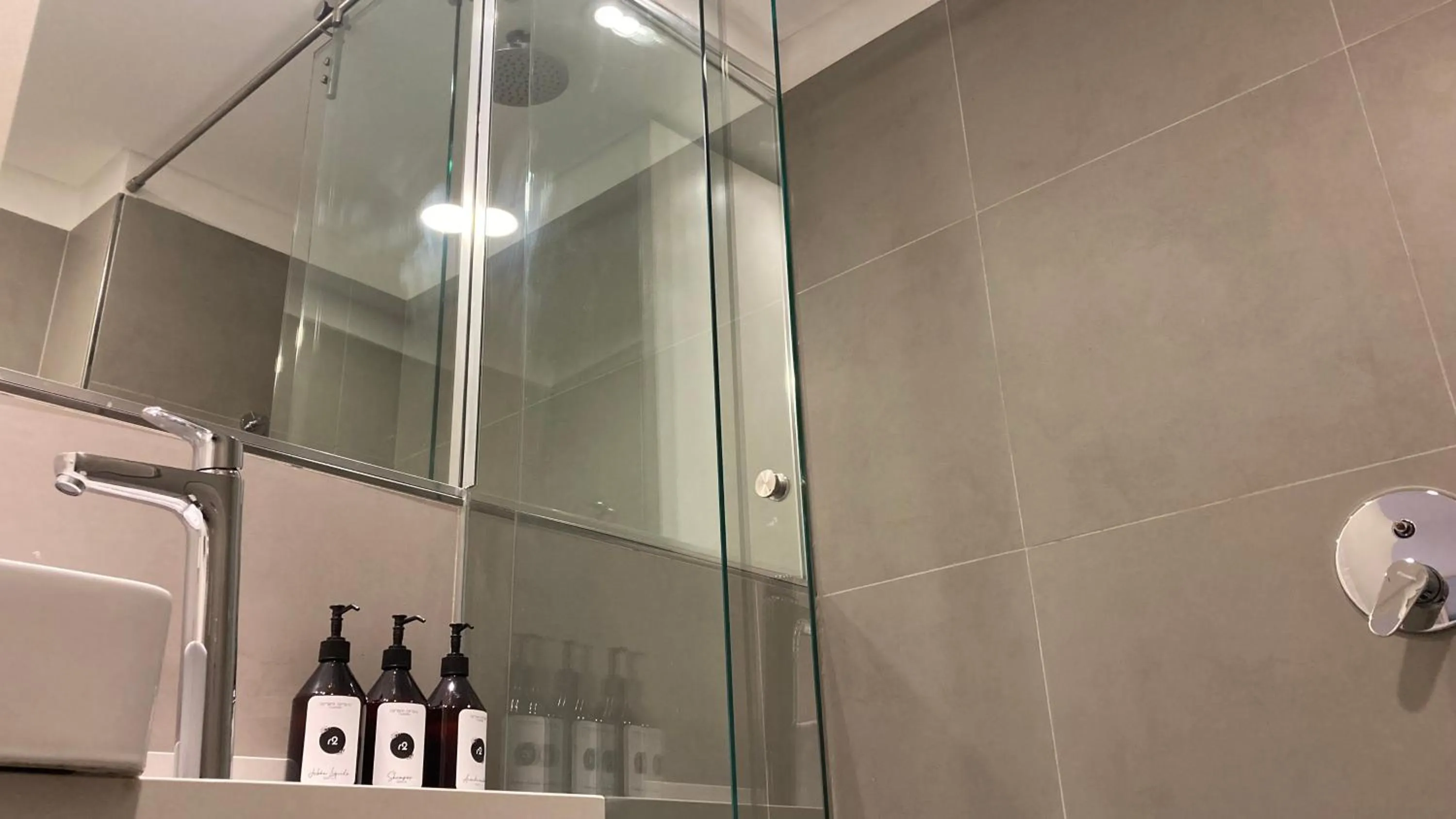 Shower in Babel Pampa