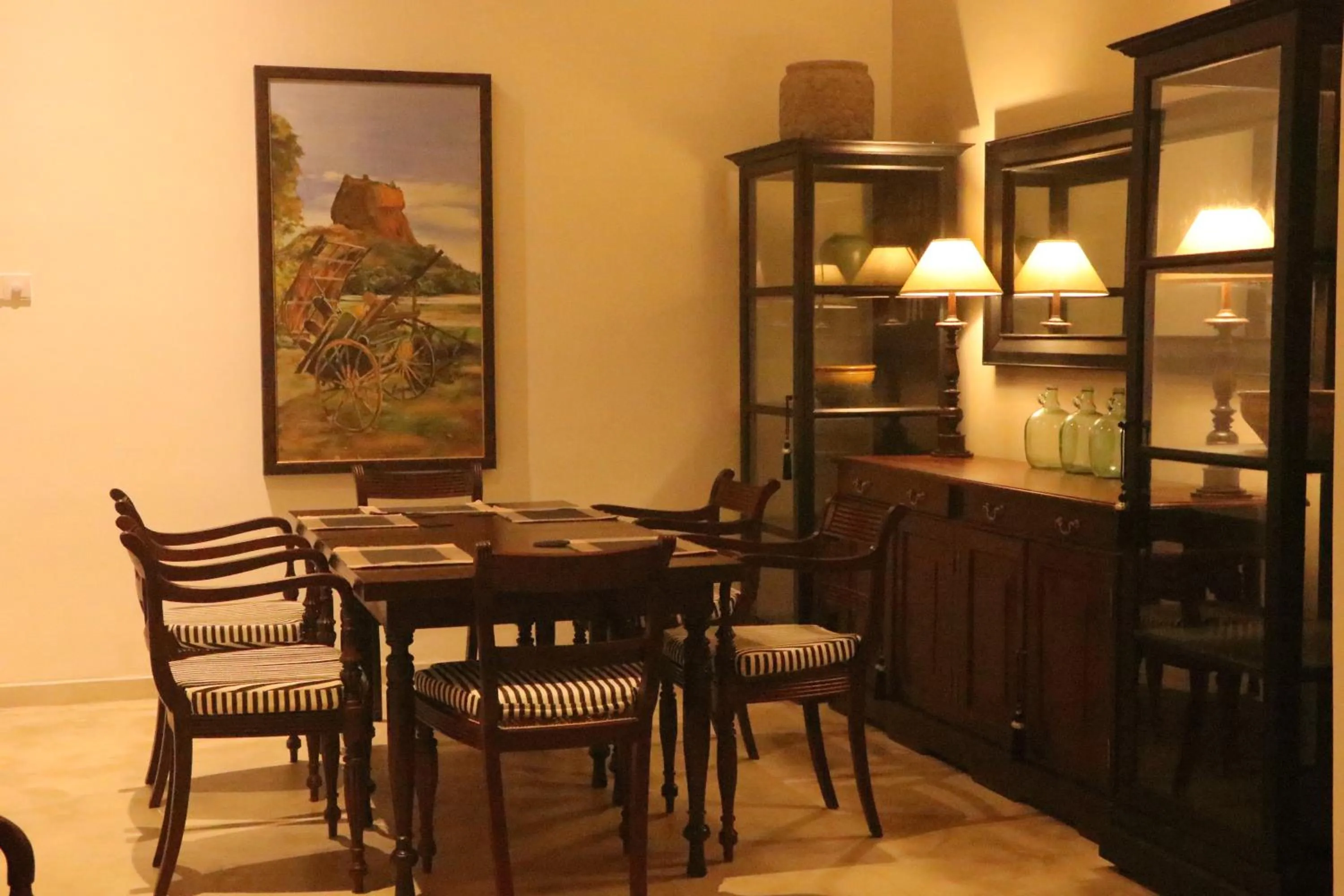 Restaurant/places to eat in Ceylo Villas