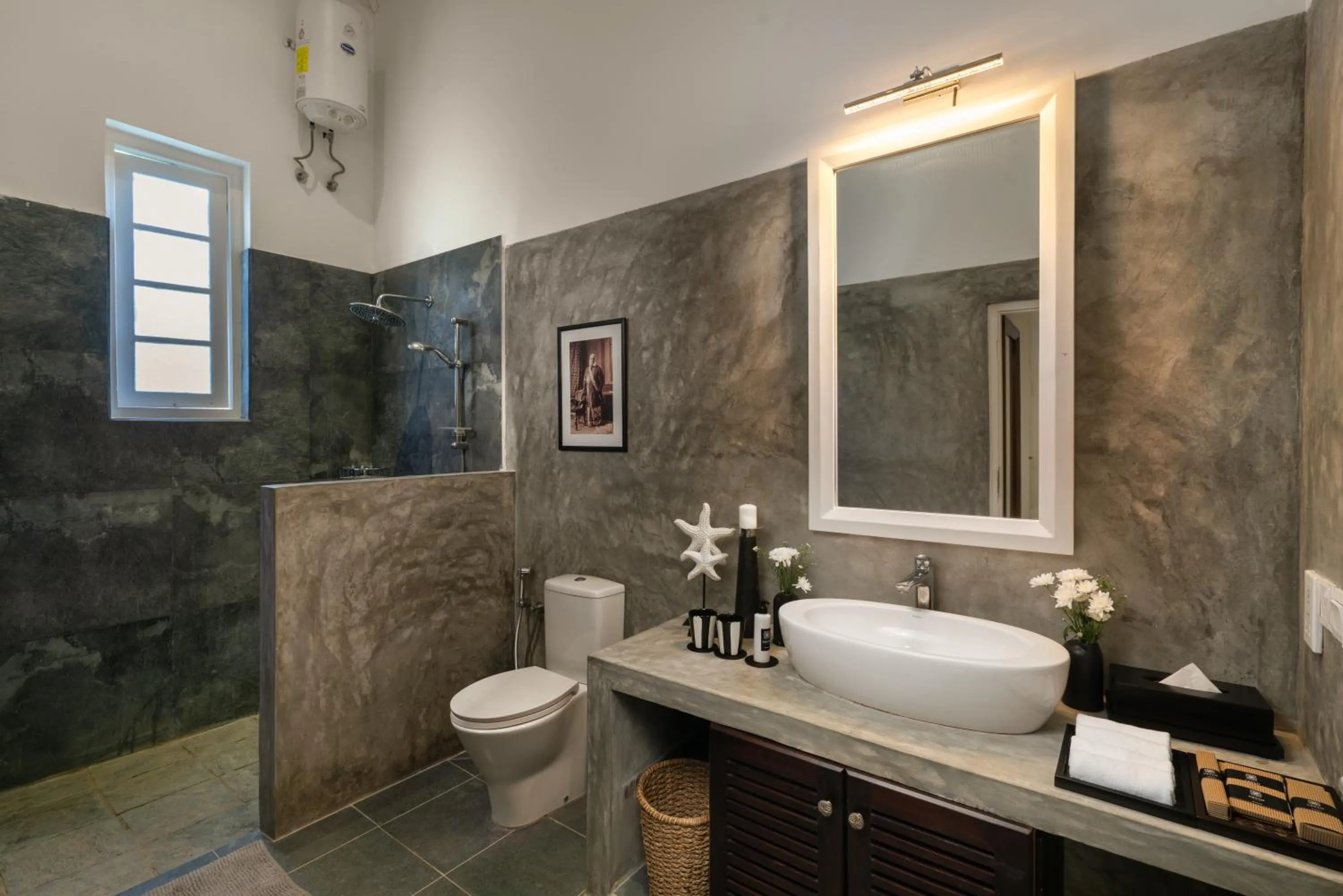 Shower in Ceylo Villas