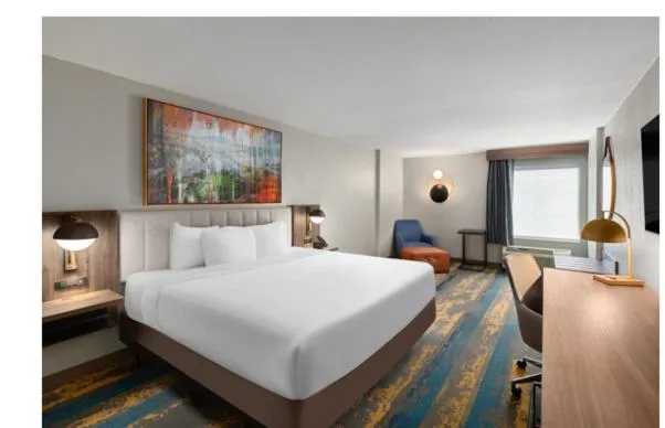 Bed in La Quinta by Wyndham Knoxville Central Papermill