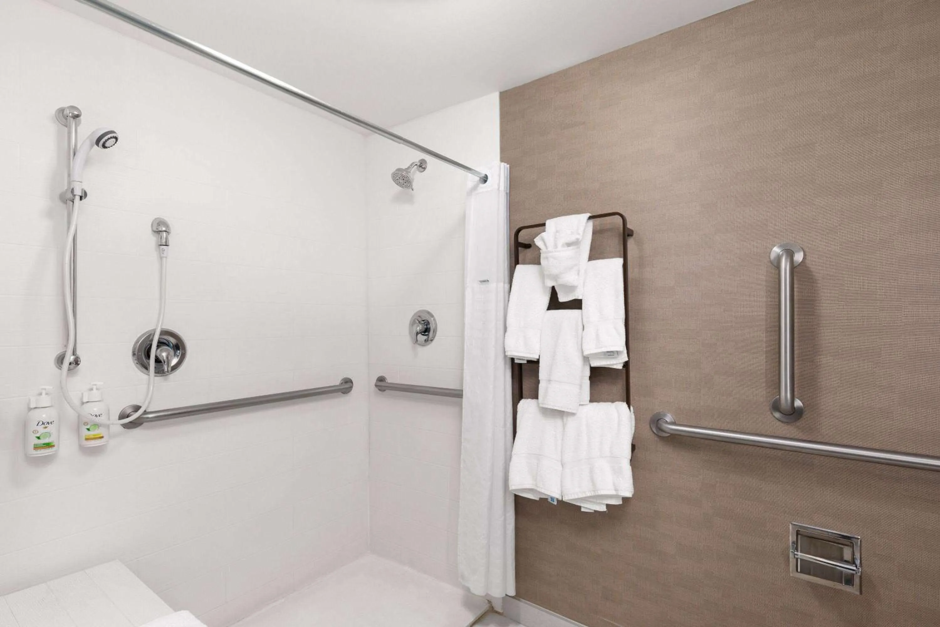 Shower in La Quinta by Wyndham Knoxville Central Papermill