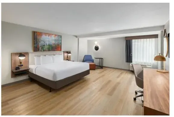 1 King Bed, Mobility Accessible Room with Roll-In Shower, Non-Smoking in La Quinta by Wyndham Knoxville Central Papermill 1 King Bed, Mobility Accessible Room with Roll-In Shower, Non-Smoking in La Quinta by Wyndham Knoxville Central Papermill