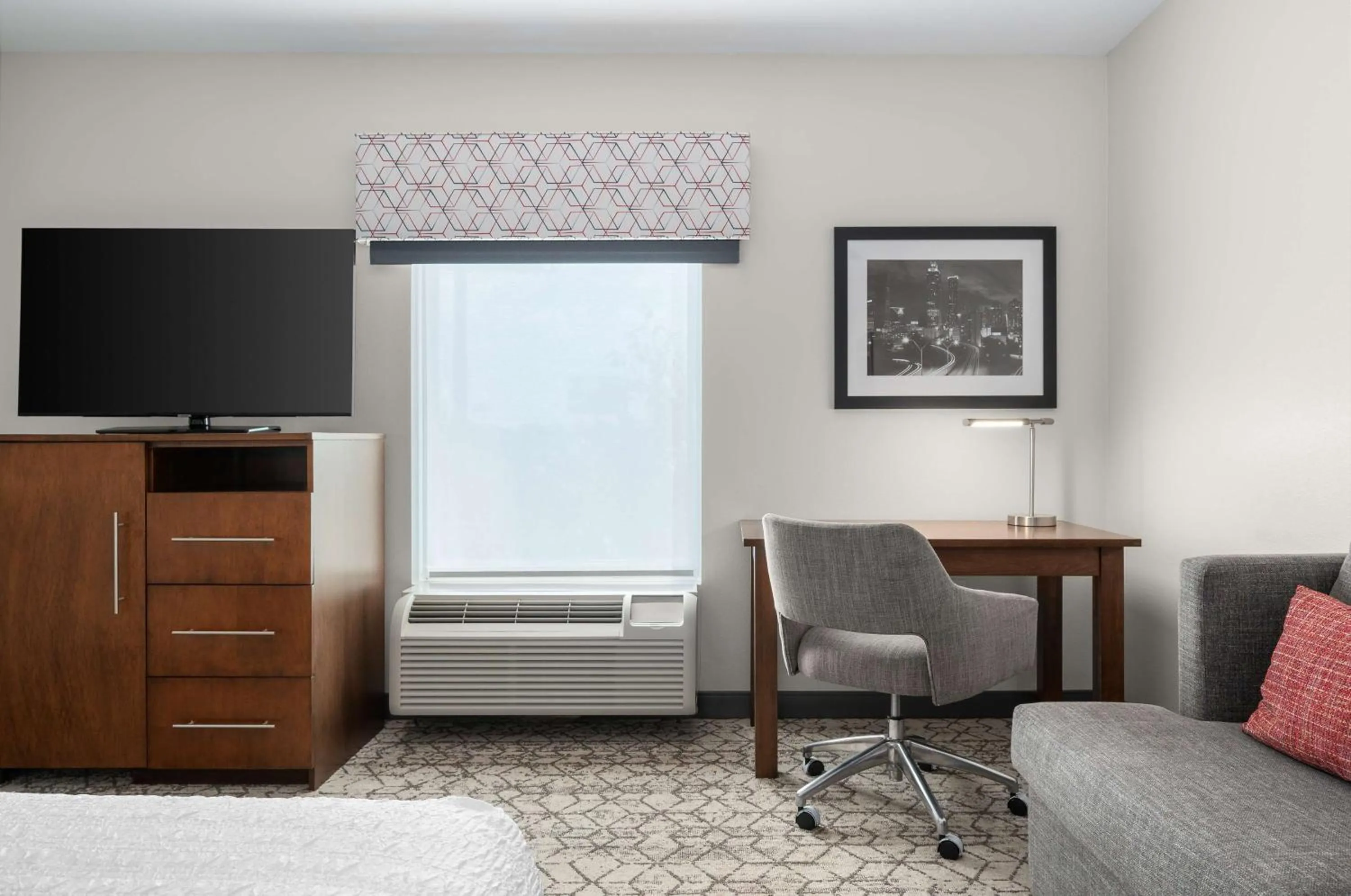 Bedroom in Hampton Inn Atlanta McDonough