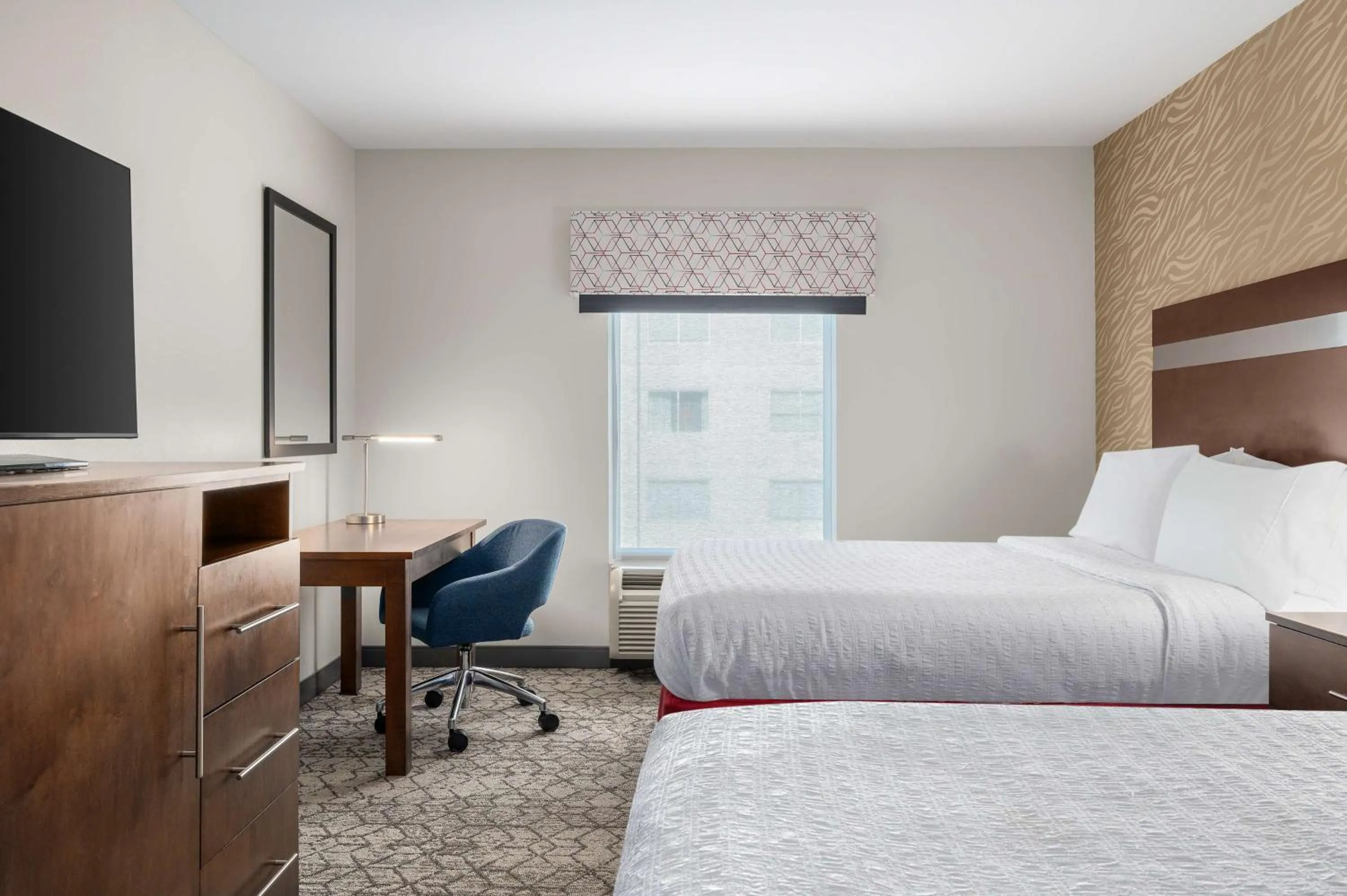 Bed in Hampton Inn Atlanta McDonough